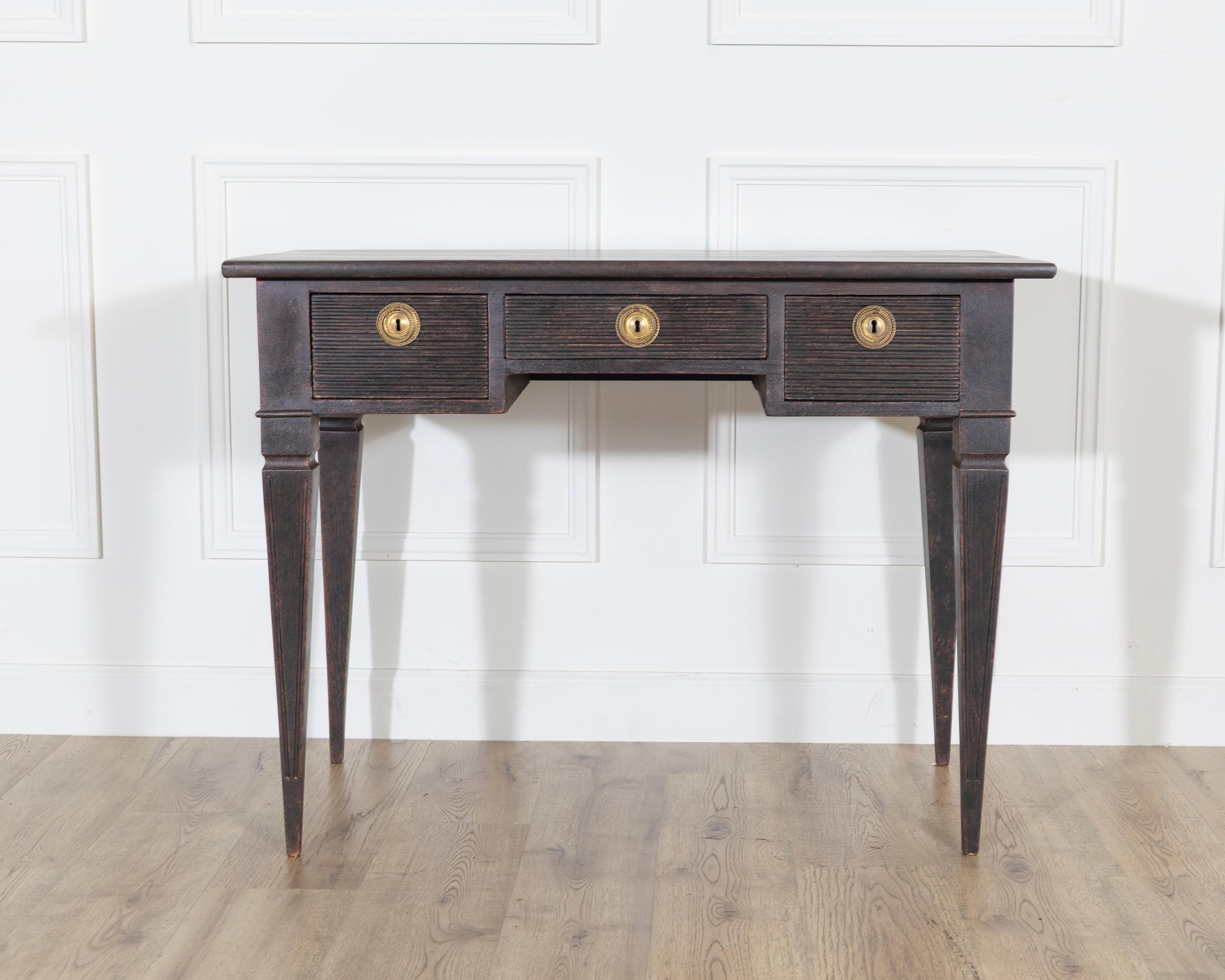 19th Century Swedish Black-Painted Writing Desk with Brass Fittings in vendita 2