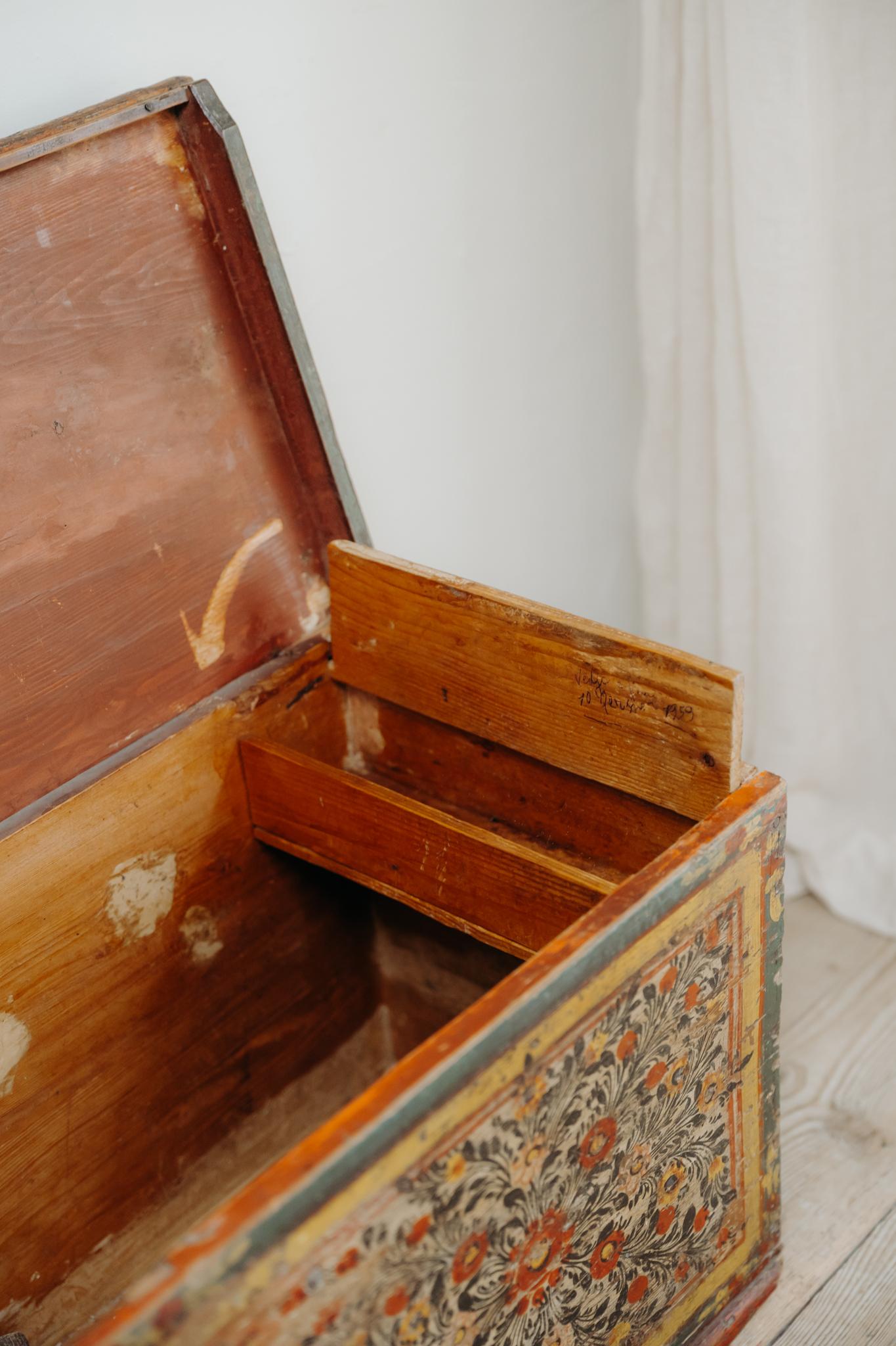 Arcón sueco para mantas del siglo XIX Pintado a mano en venta