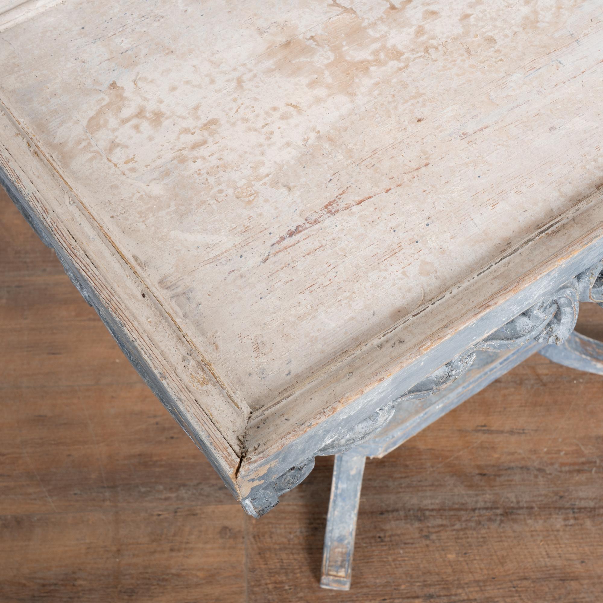 19th Century Swedish Blue Pedestal Side Table For Sale 1