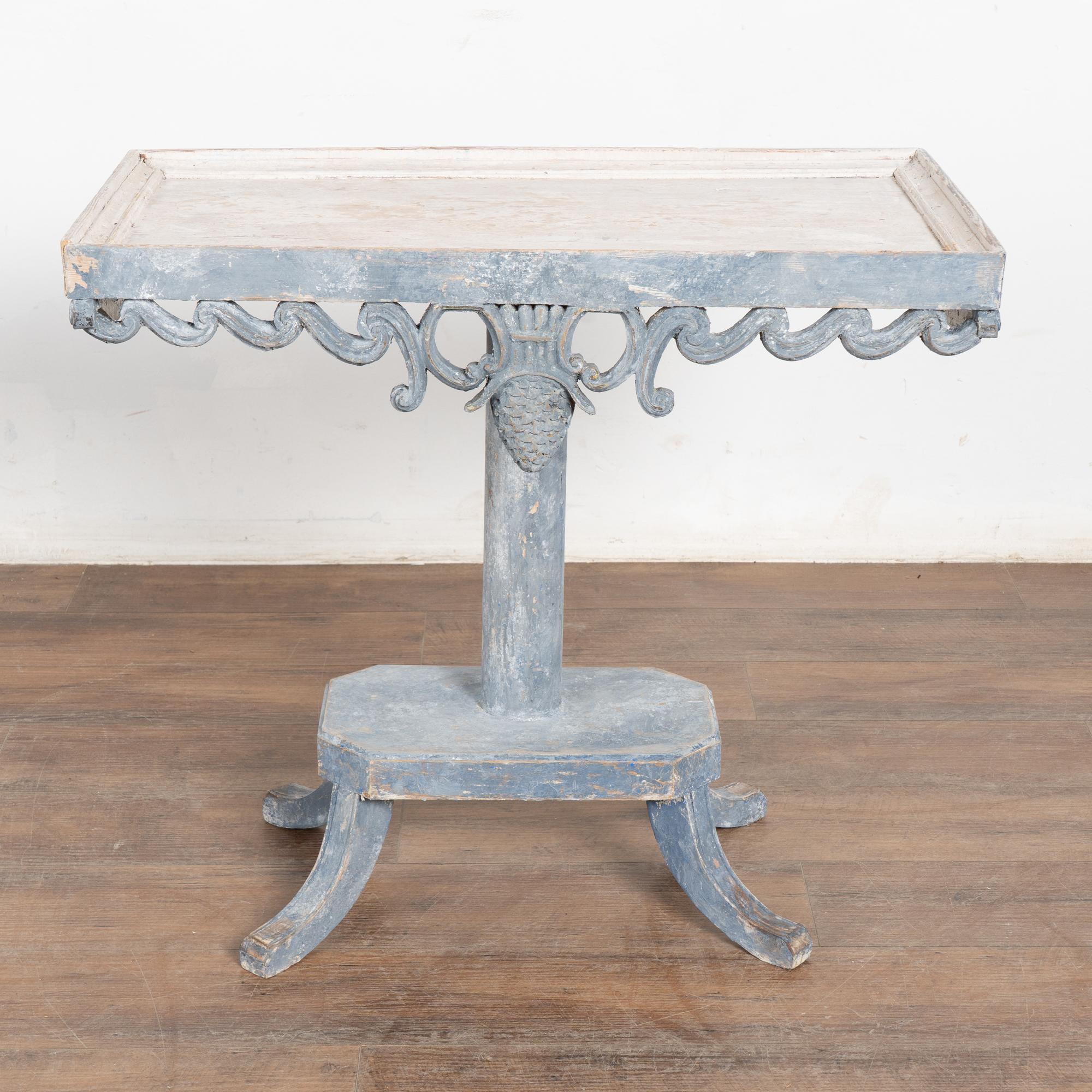 19th Century Swedish Blue Pedestal Side Table For Sale 2