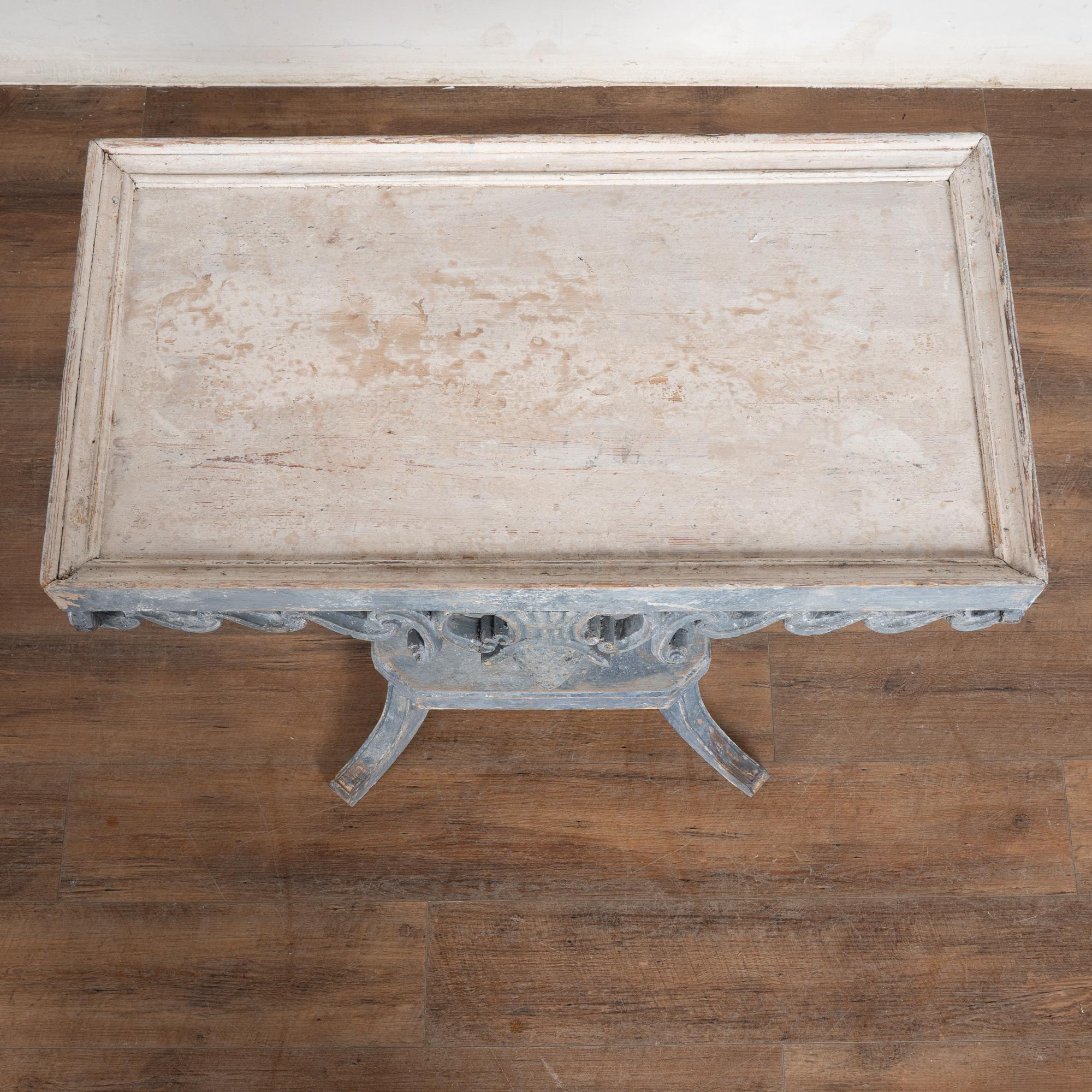 19th Century Swedish Blue Pedestal Side Table For Sale 3