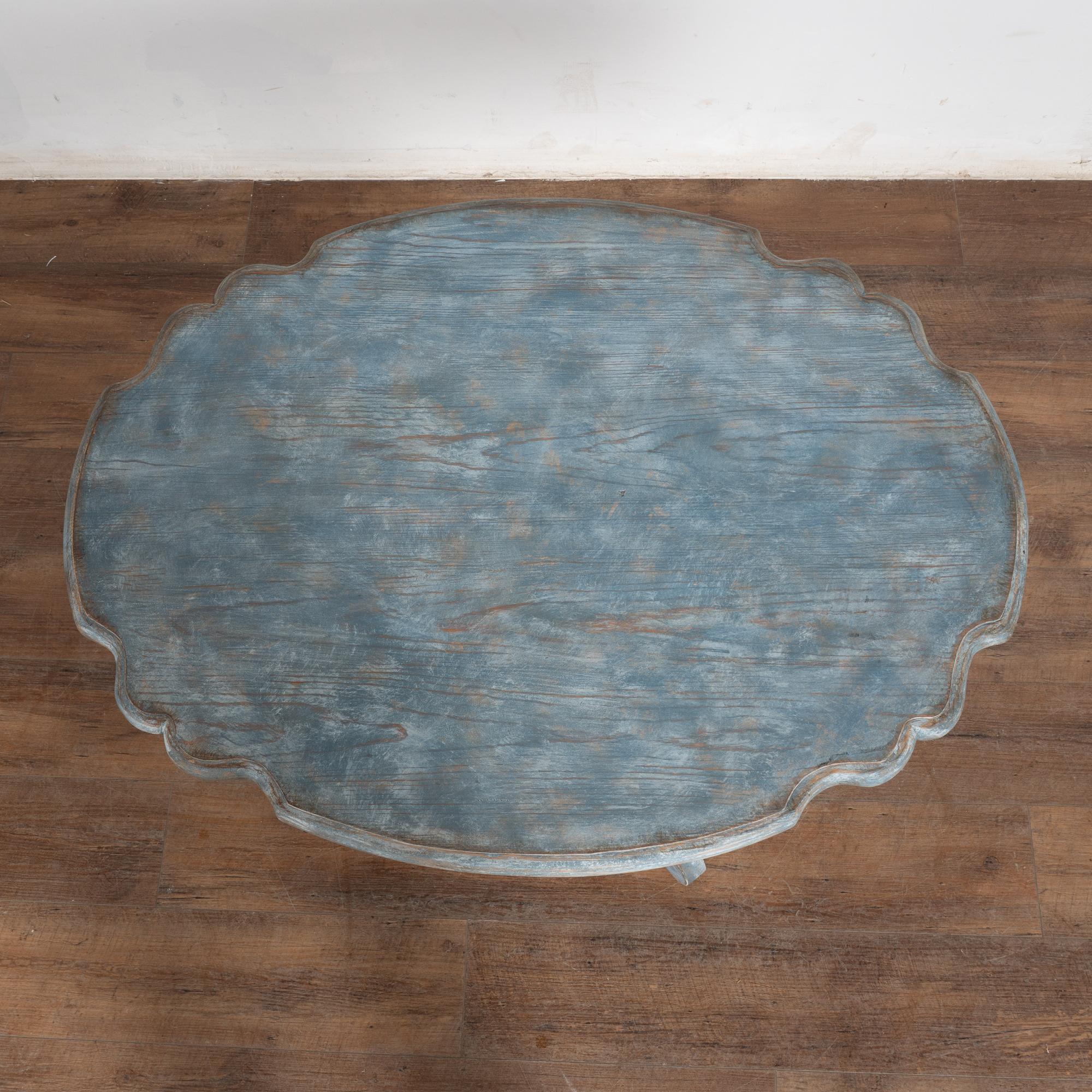 19th Century Swedish Blue Rococo Tilt Top Side Table For Sale 2