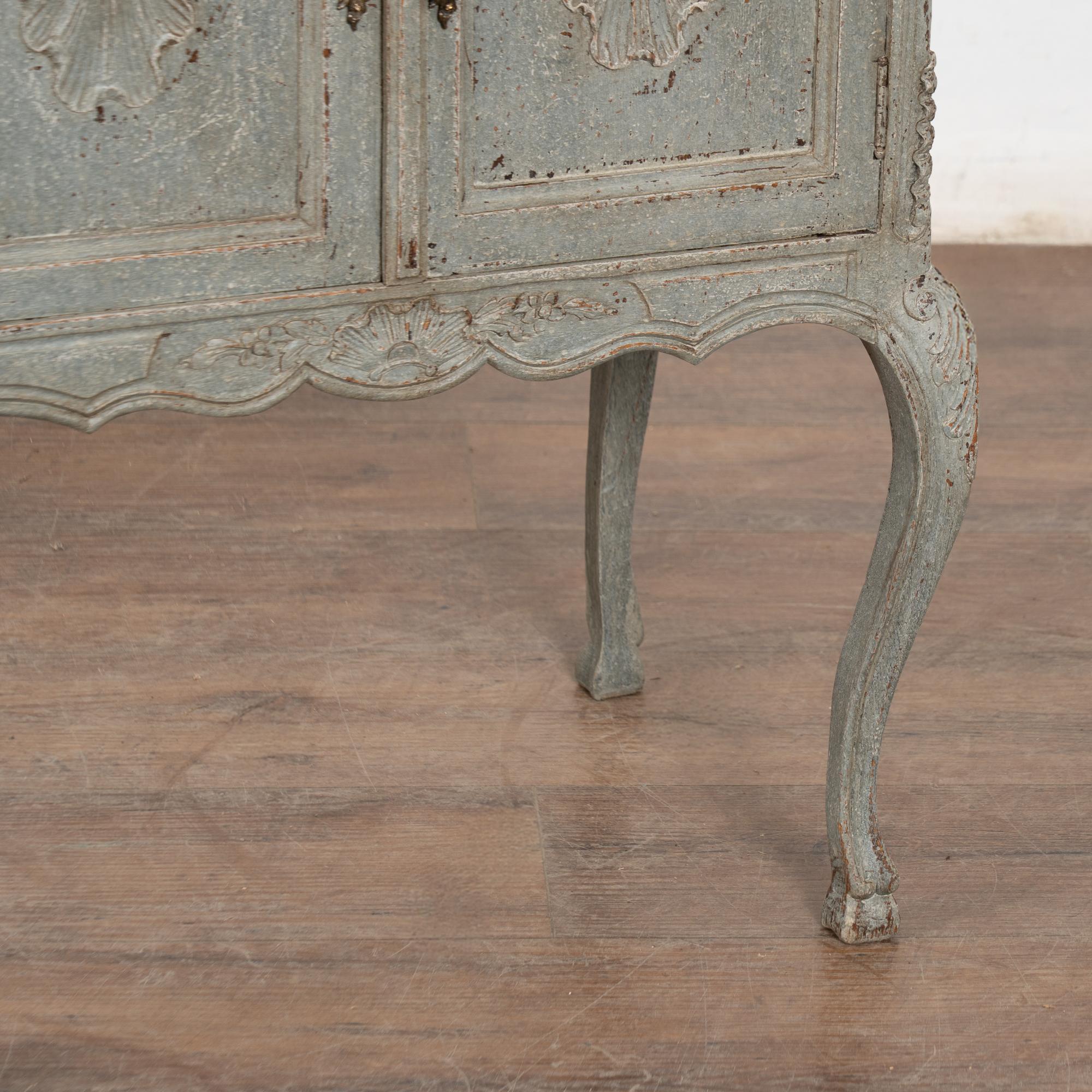 Table d'appoint suédoise du 19e siècle à pieds en cabriolet, de couleur bleue en vente 5