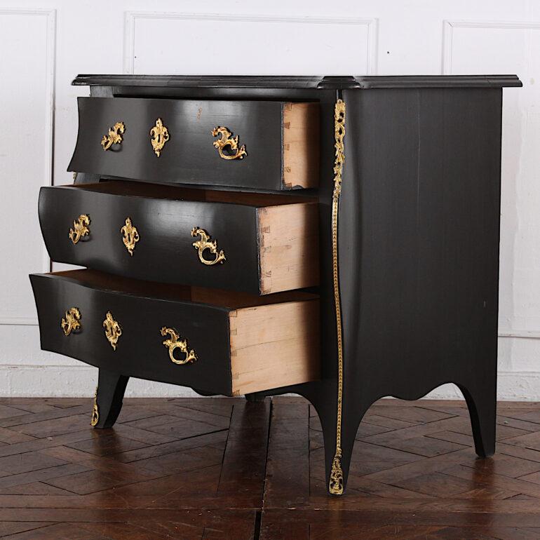 19th Century Swedish 'Bombe' Commode with Ebonozed Finish In Good Condition In Vancouver, British Columbia