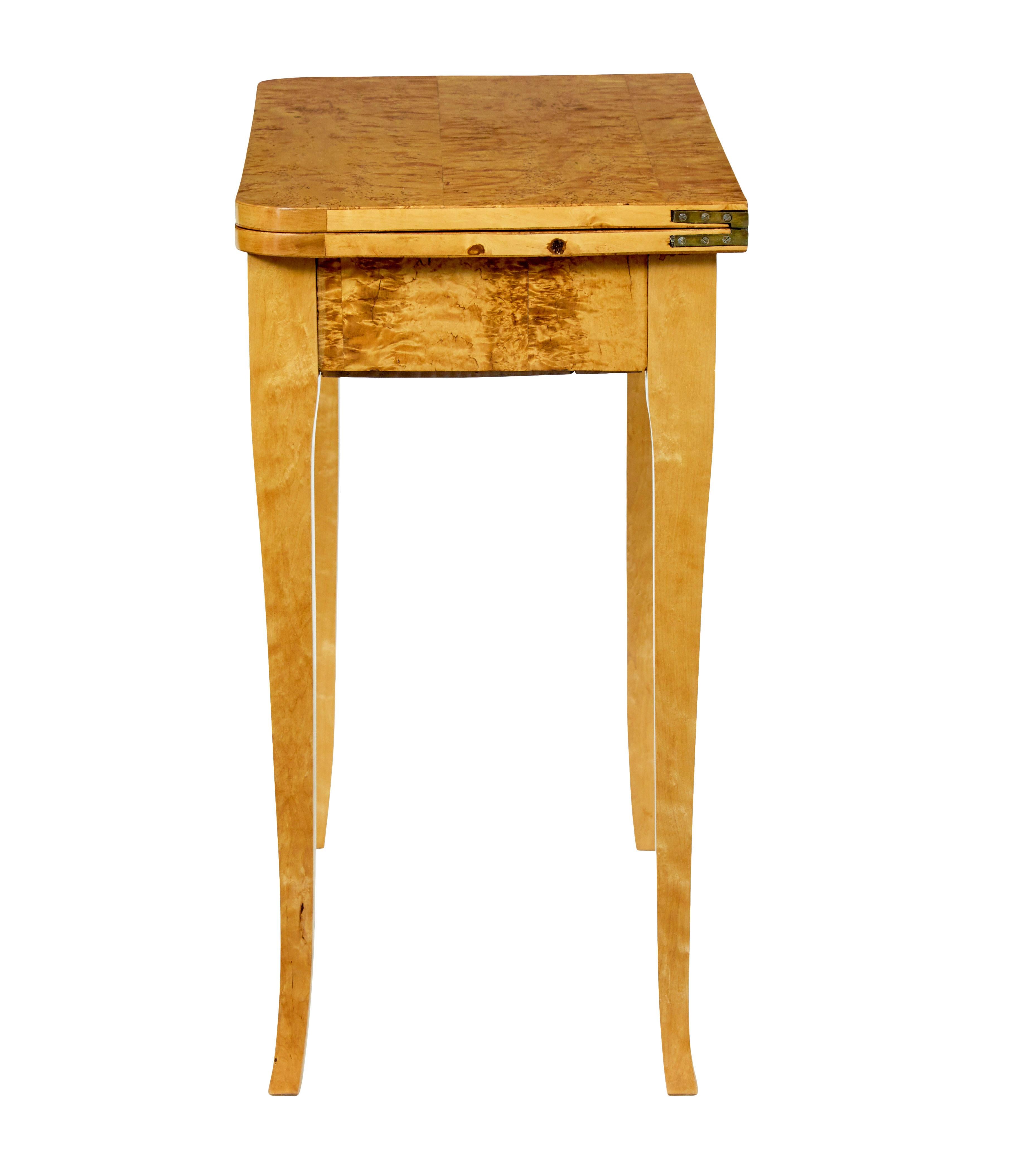19th century Swedish burr birch tea table For Sale 1