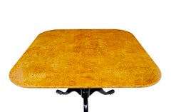 Schwedischer Dreibeintisch aus Maserbirke aus dem 19.