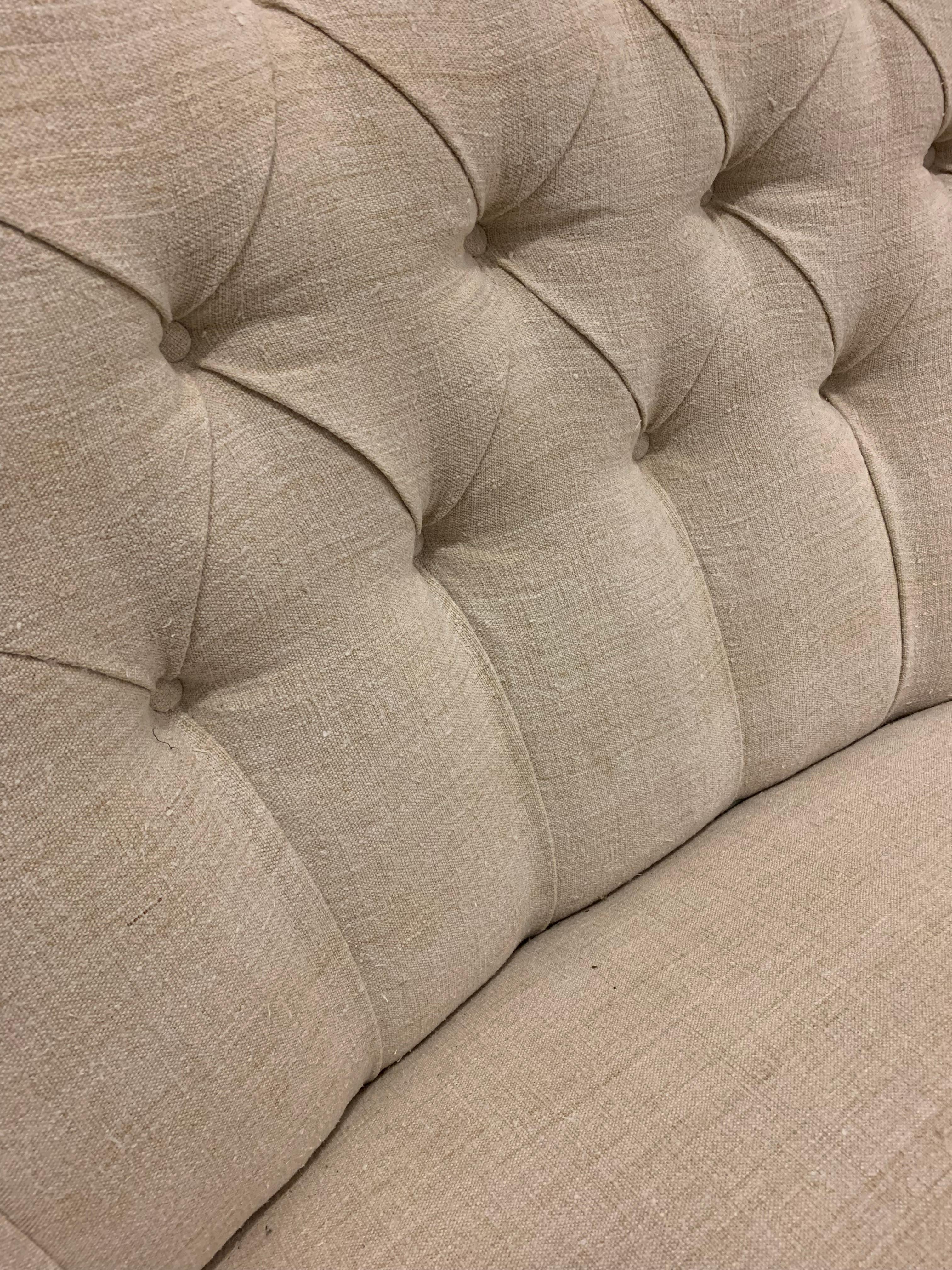 19th Century Swedish Button Back Upholstered in French Linen Two-Seater Sofa In Good Condition In London, GB