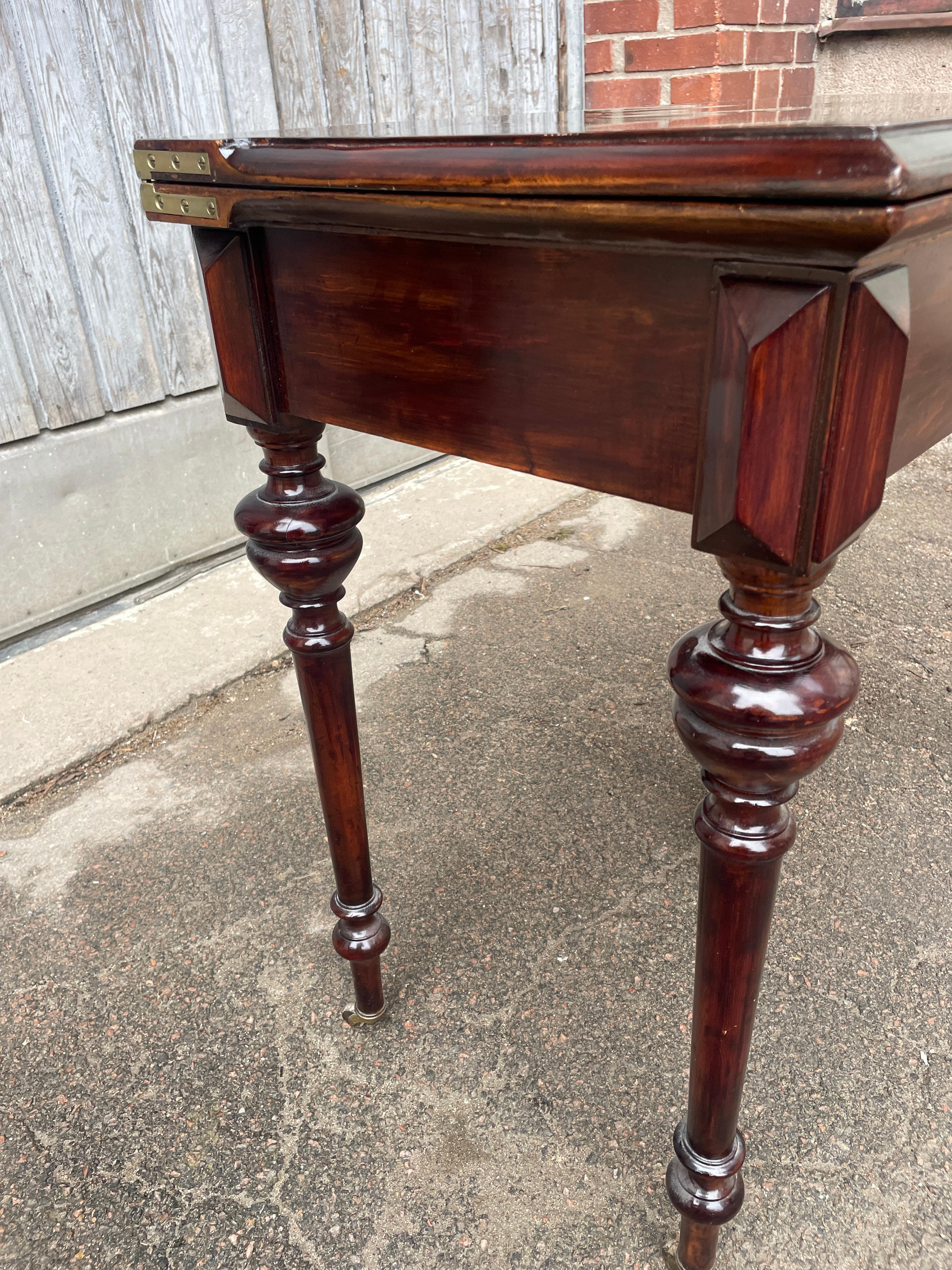 19th Century Swedish Card Table Mahogany Wood  For Sale 4