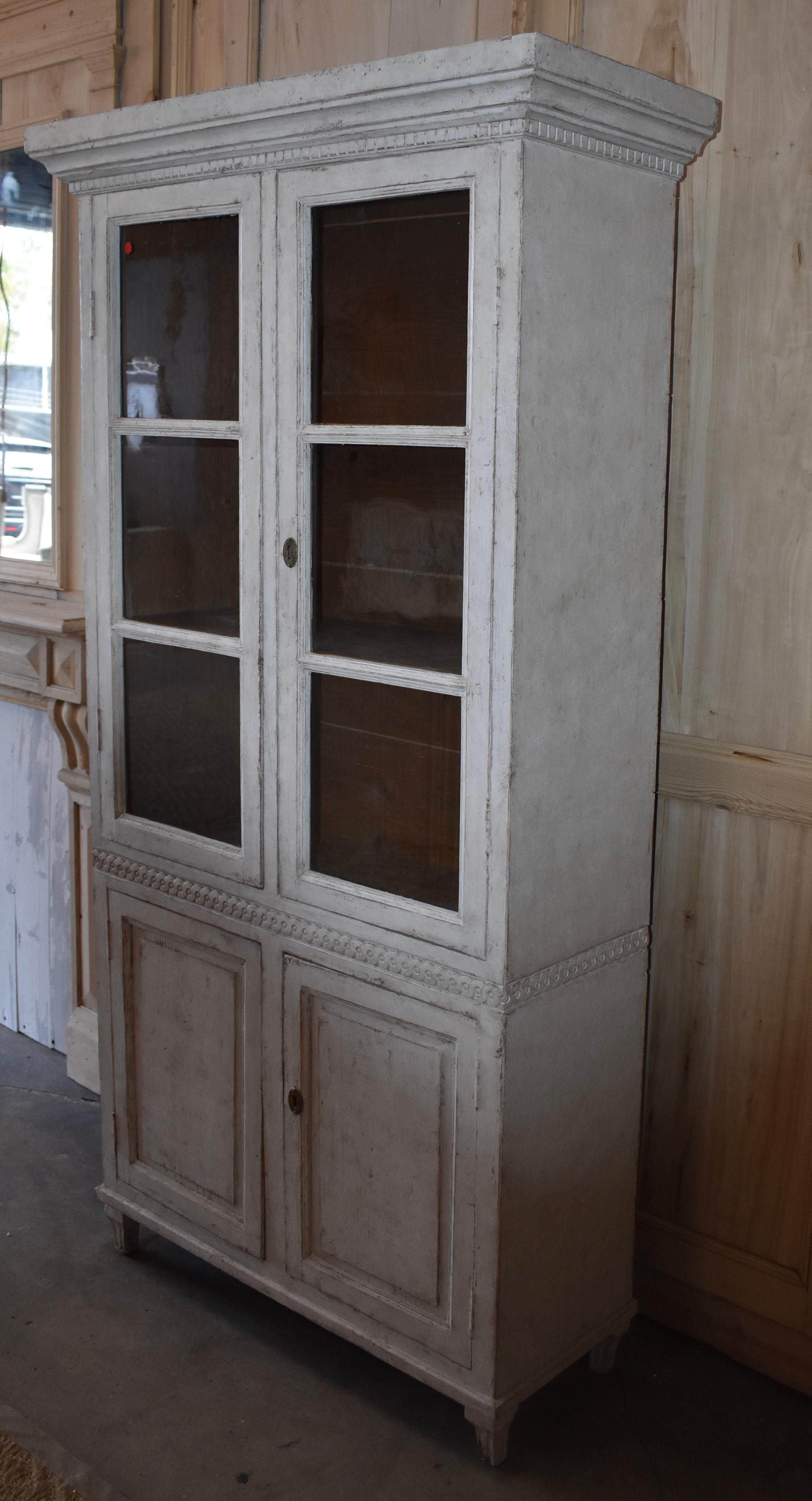 19th Century Swedish Carved Bookcase In Good Condition For Sale In Encinitas, CA