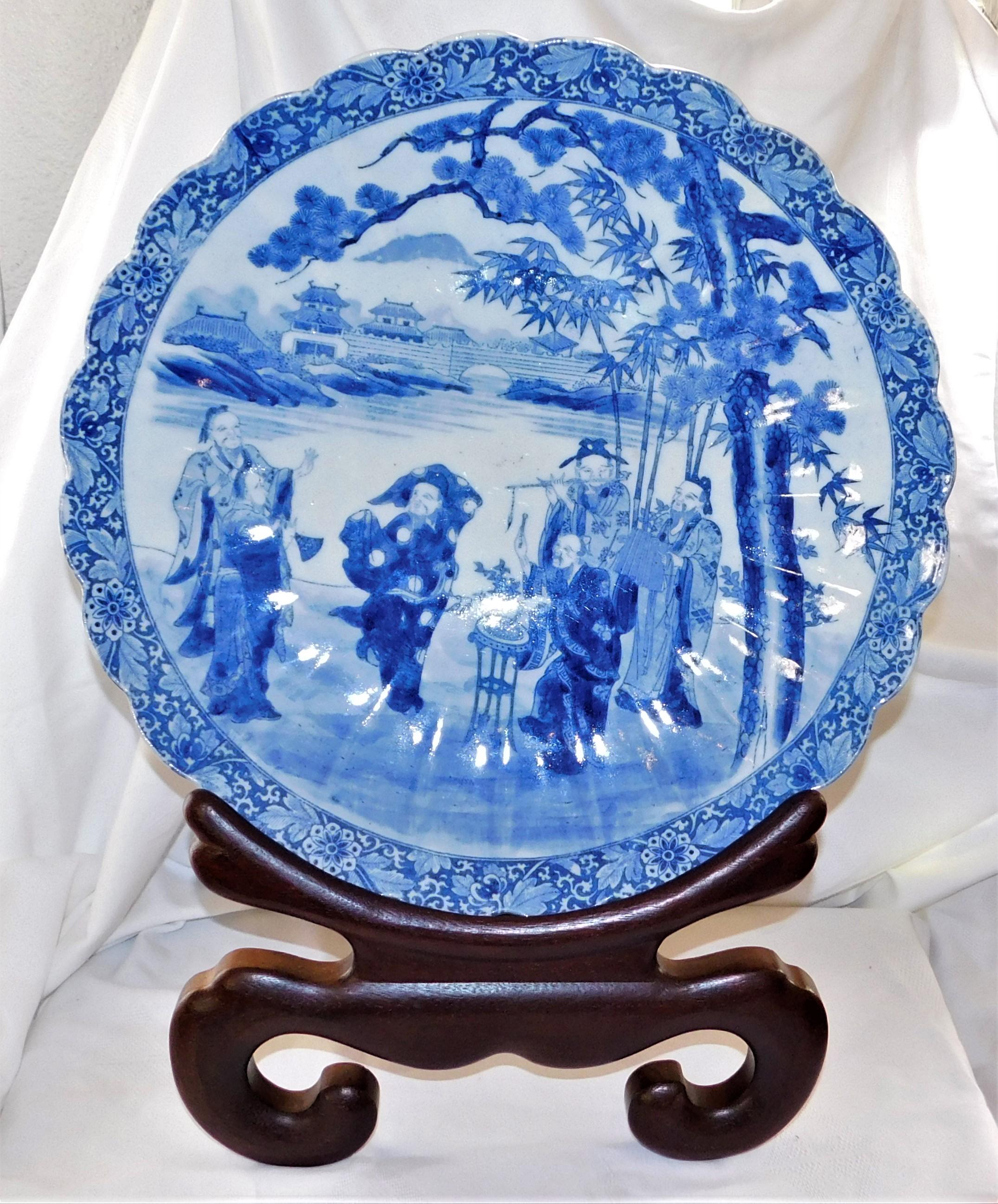 Peint à la main Assiette de présentation japonaise du début du 19ème siècle de la période Meiji avec support