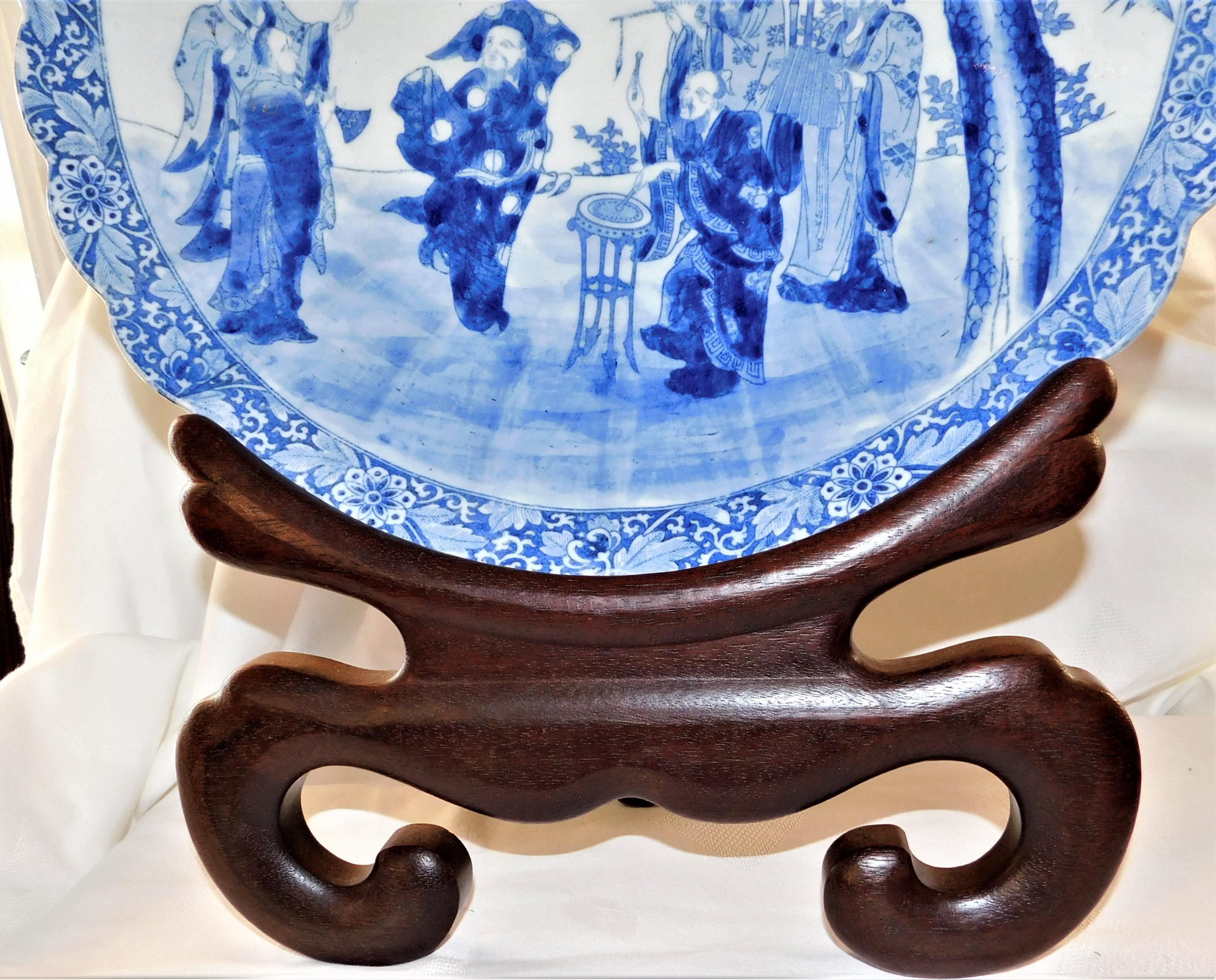 Assiette de présentation japonaise du début du 19ème siècle de la période Meiji avec support Bon état à Hamilton, Ontario