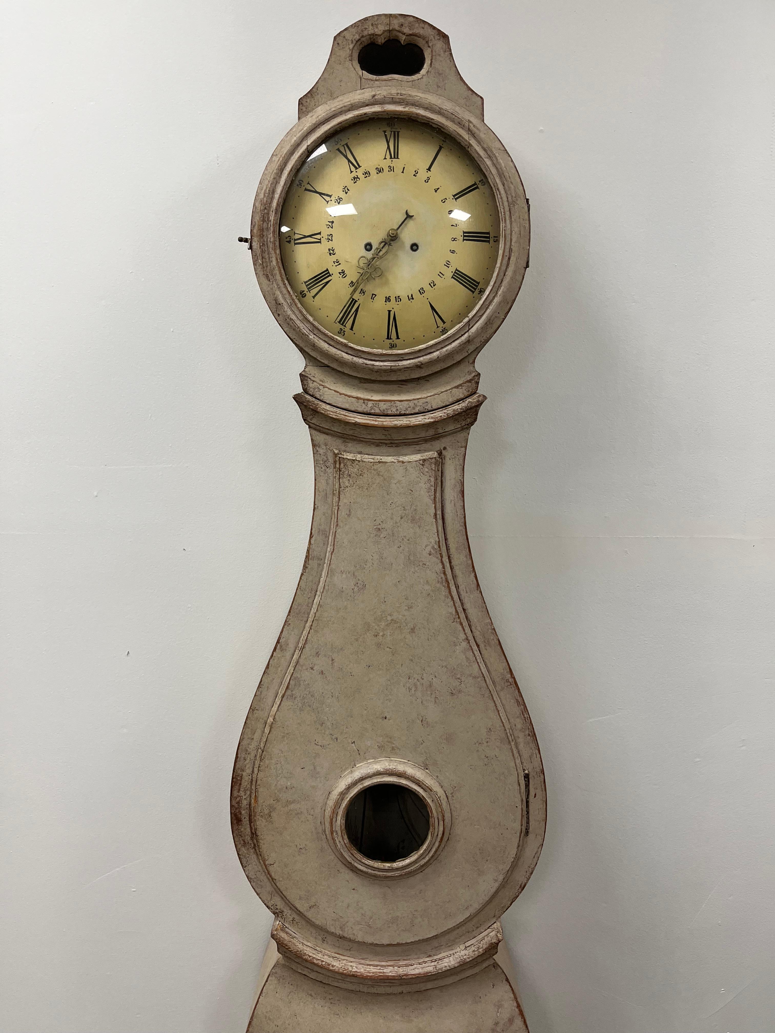 A unique Swedish case clock. Tastefully repainted. Sold as a decorative piece, no mechanical guarantee. Weights, pendulum and key included.