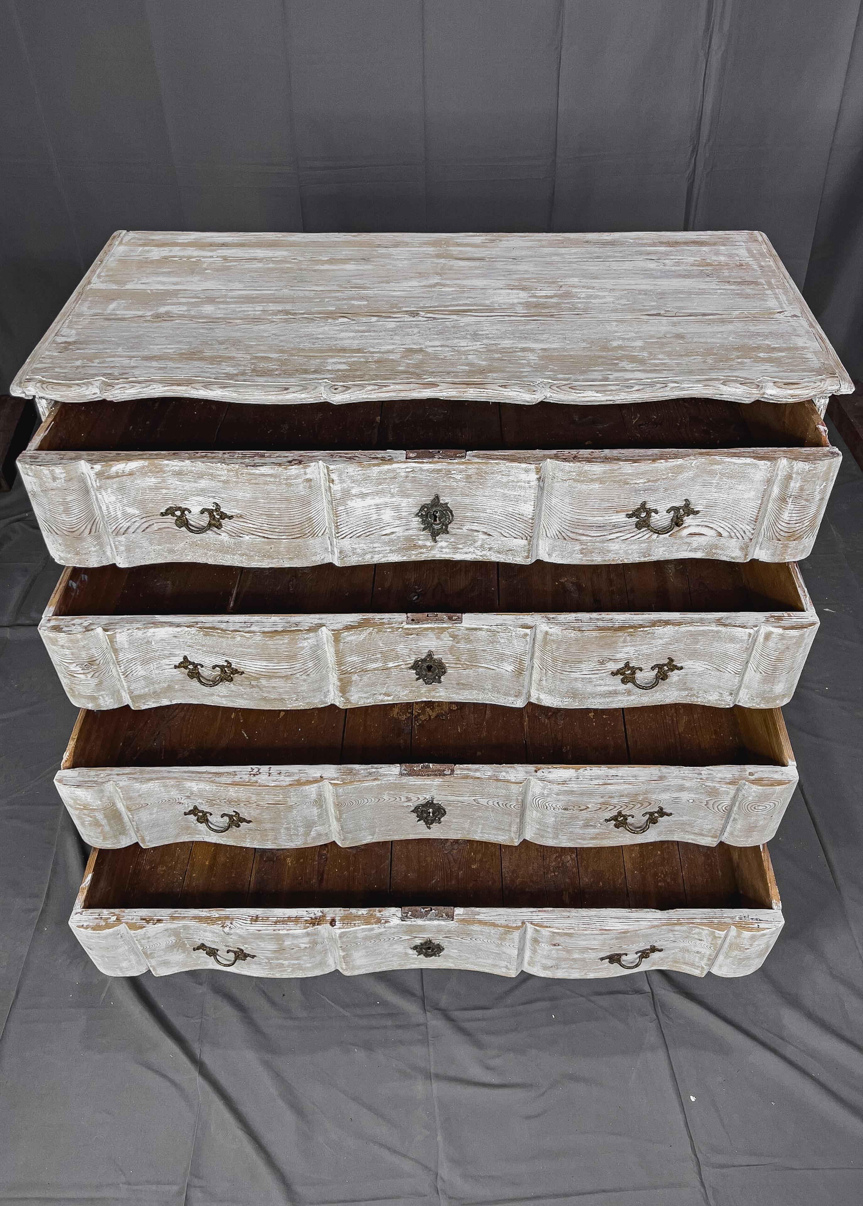 19th Century Swedish Chest of Drawers For Sale 7