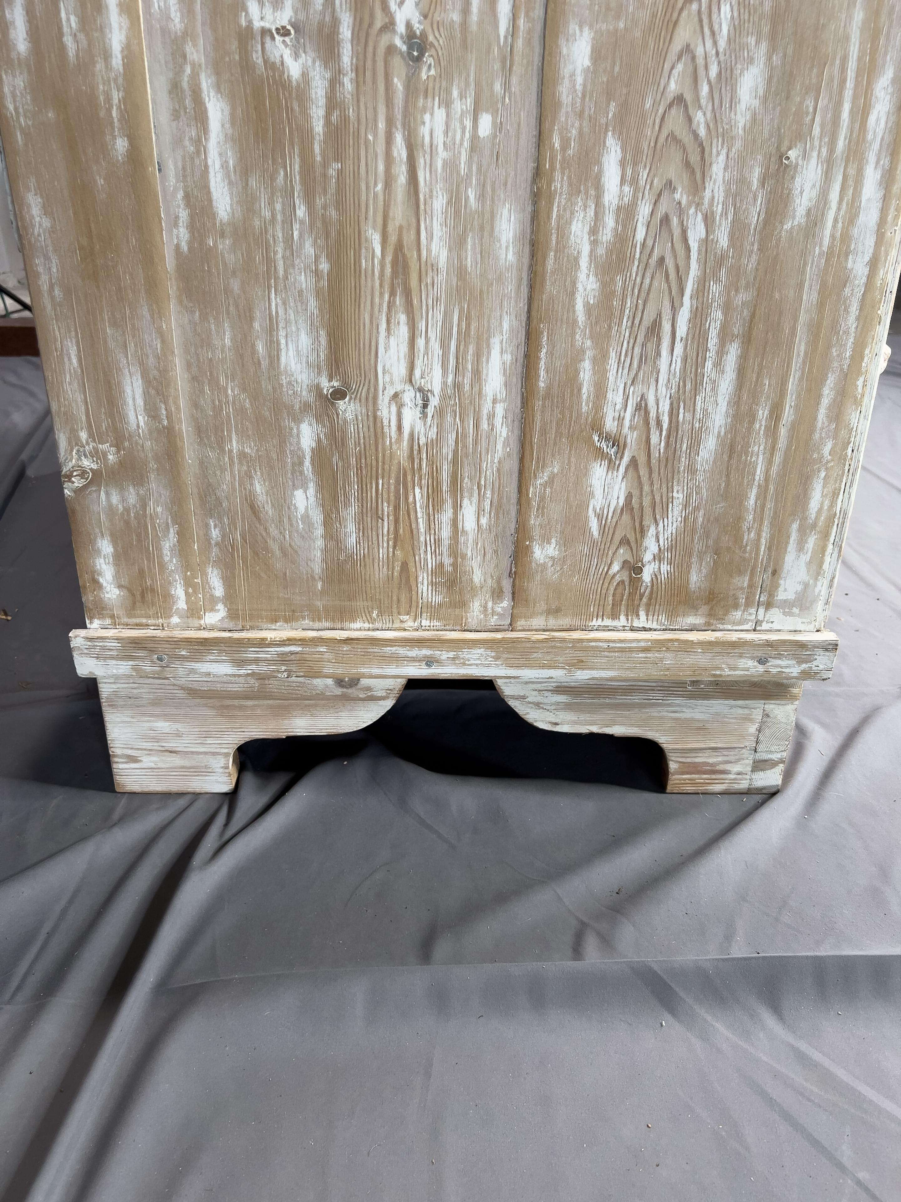 19th Century Swedish Chest of Drawers For Sale 11