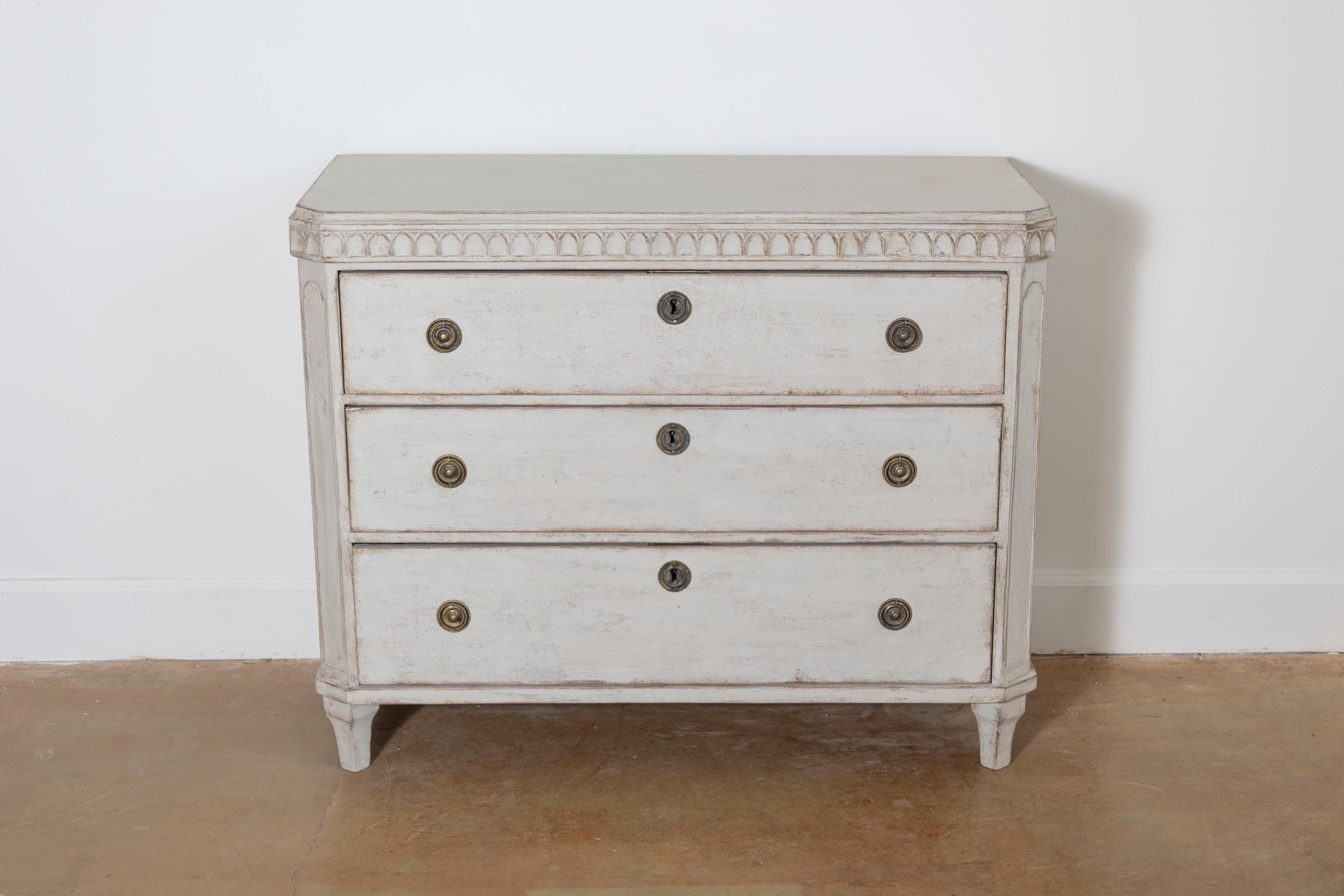 This 19th-century Swedish Gustavian-style chest of drawers, dating to the latter half of the 1800s, embodies the timeless elegance of Scandinavian design. Crafted from pine, the piece features clean lines and a whitewashed patina, giving it a soft,