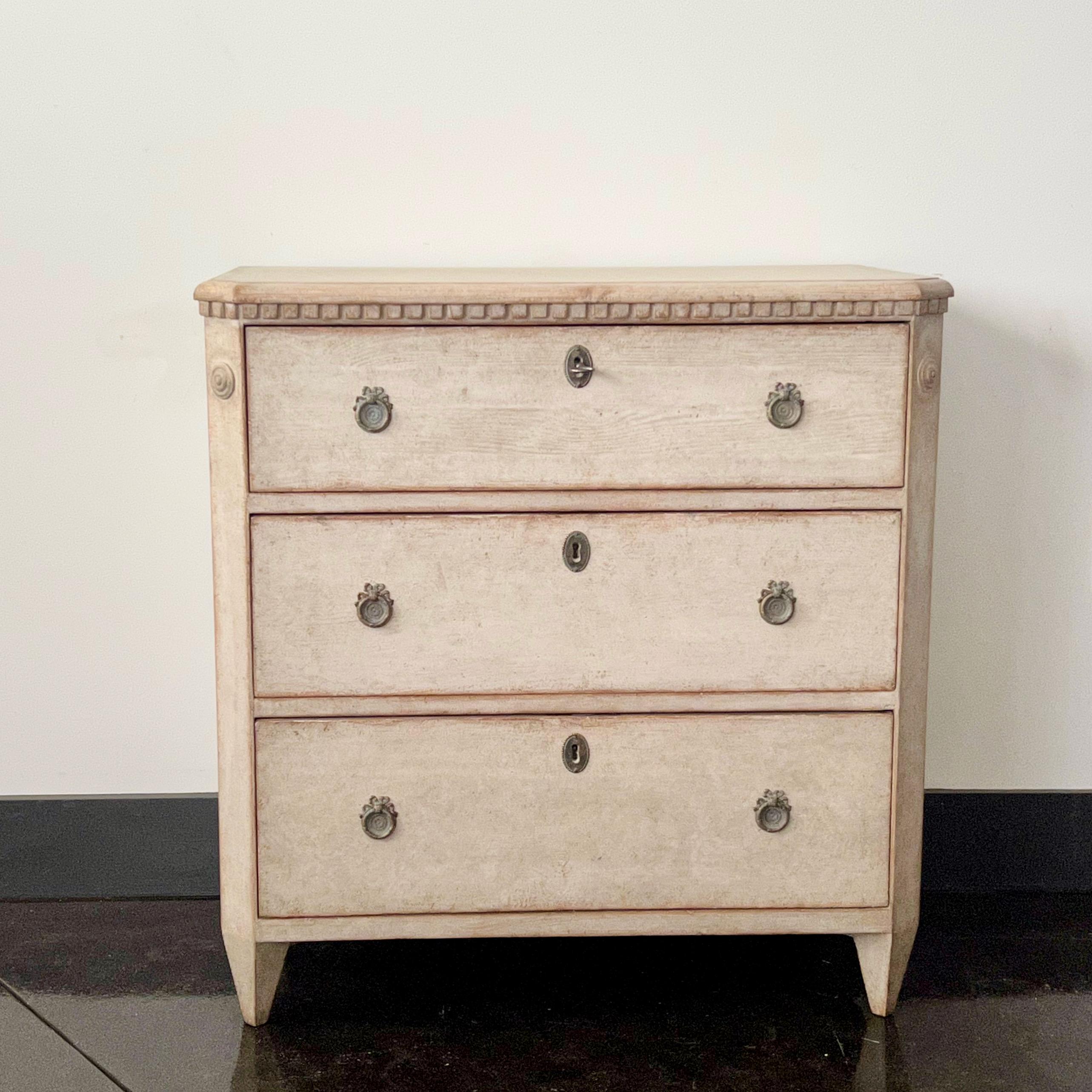 Handsome Swedish Gustavian style chest of three drawers canted corners with rosettes and dentil moldings under the shaped top on tapered feet.
Sweden, circa 1850.
 