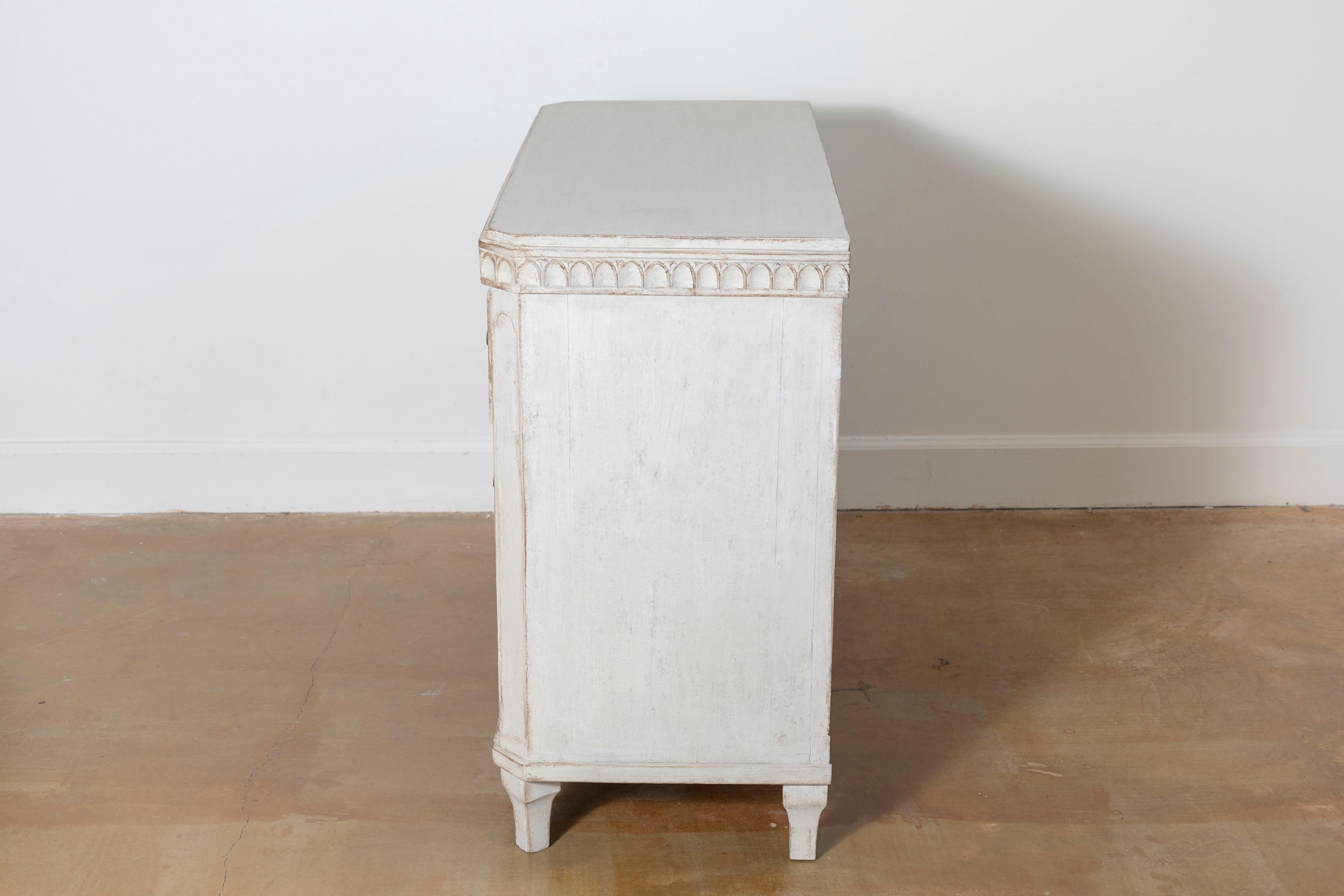 19th Century Swedish Chest of Drawers 1