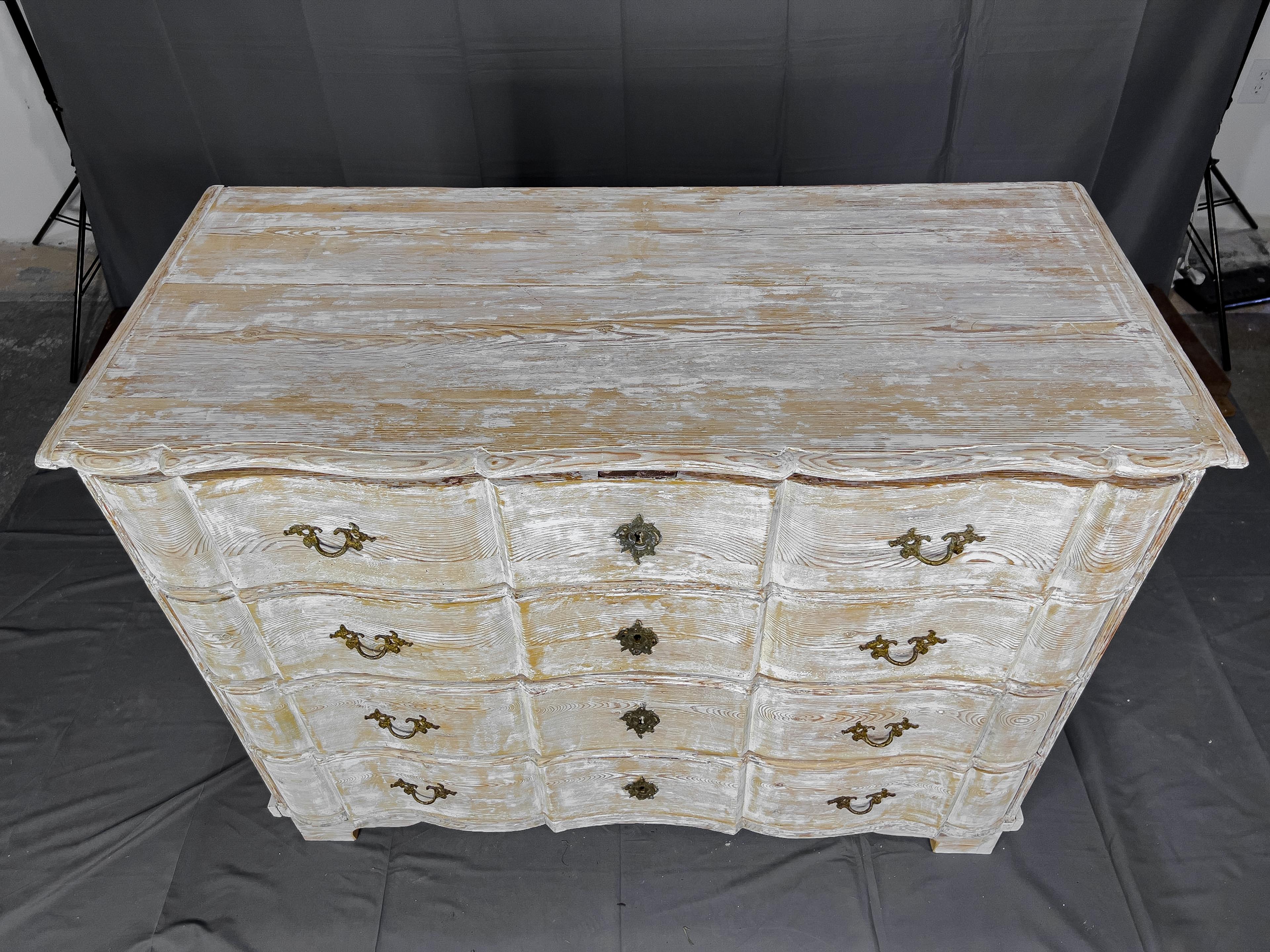 19th Century Swedish Chest of Drawers For Sale 3