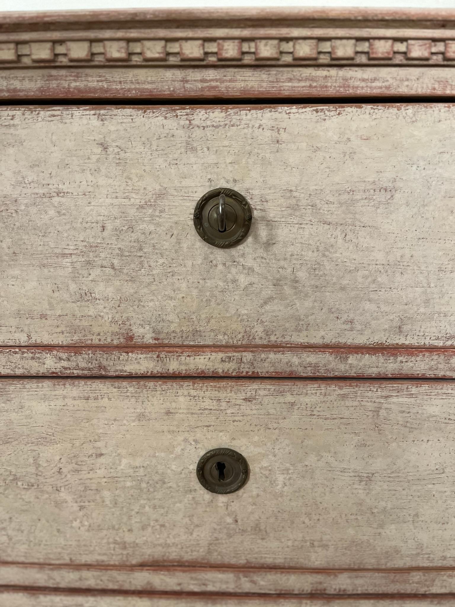 Ottone Cassettiera svedese del XIX secolo in stile gustaviano in vendita
