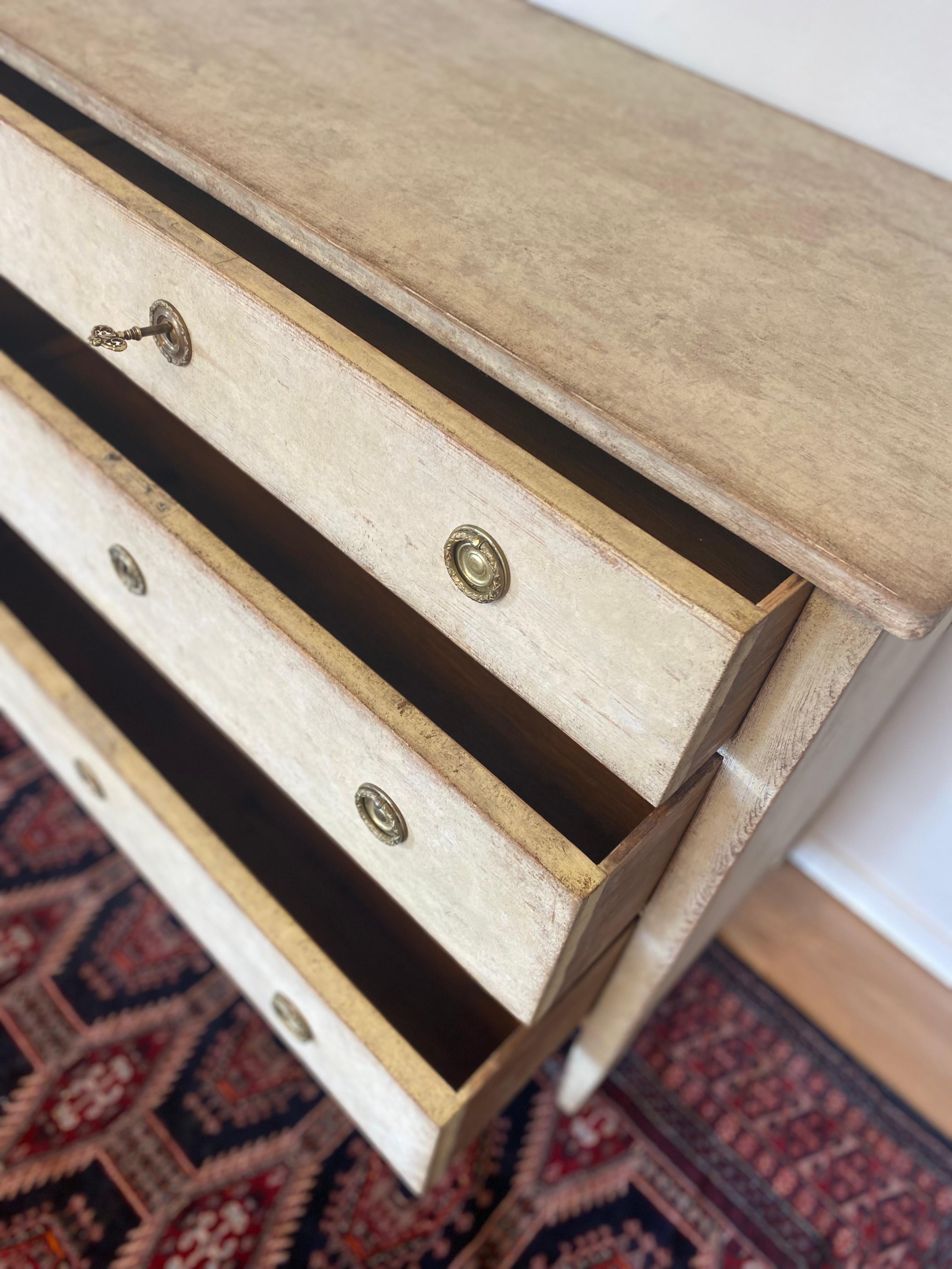 Ottone Cassettiera svedese del XIX secolo in stile gustaviano in vendita