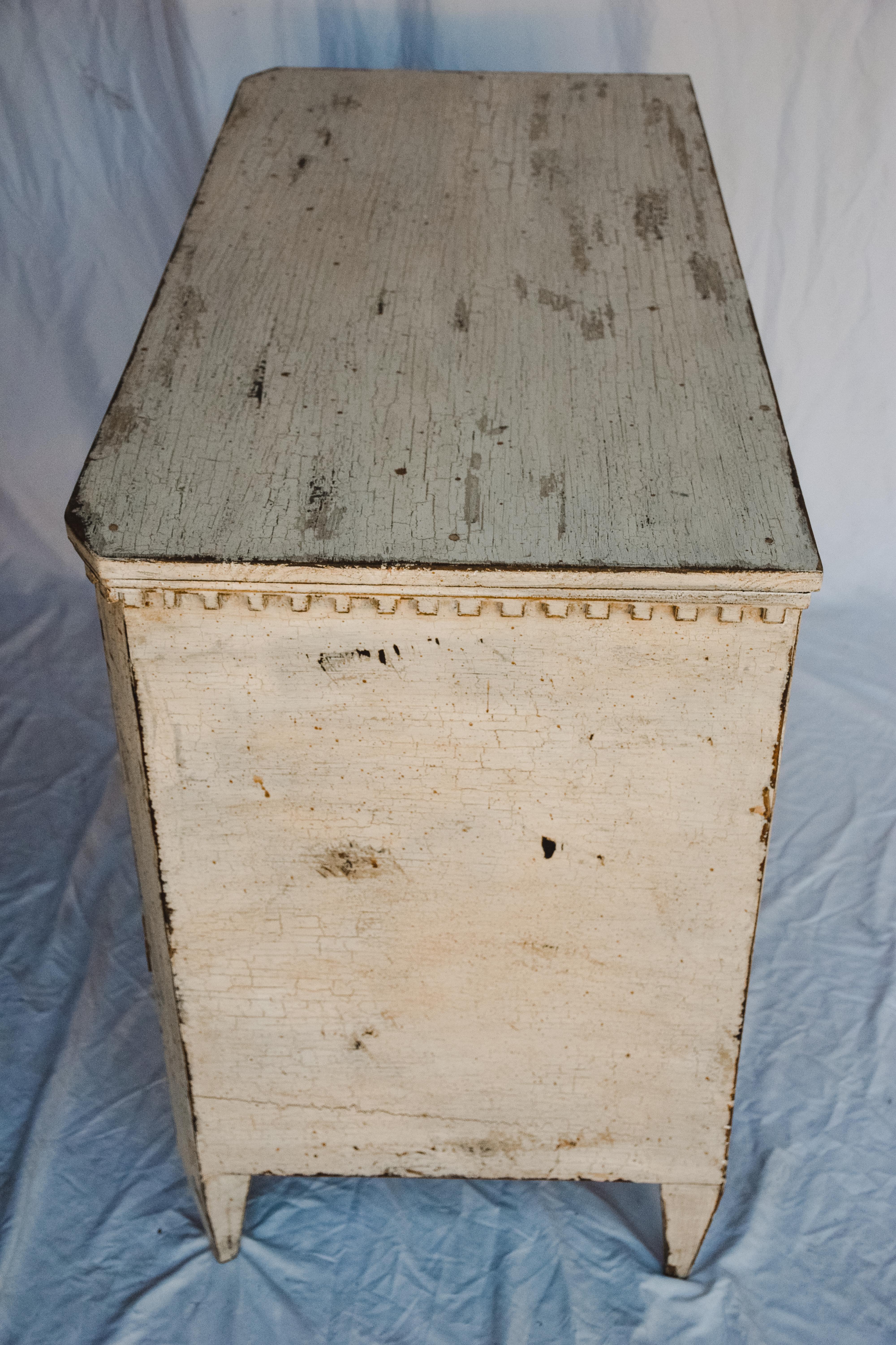 19th Century Swedish Gustavian Chest of Drawers For Sale 7