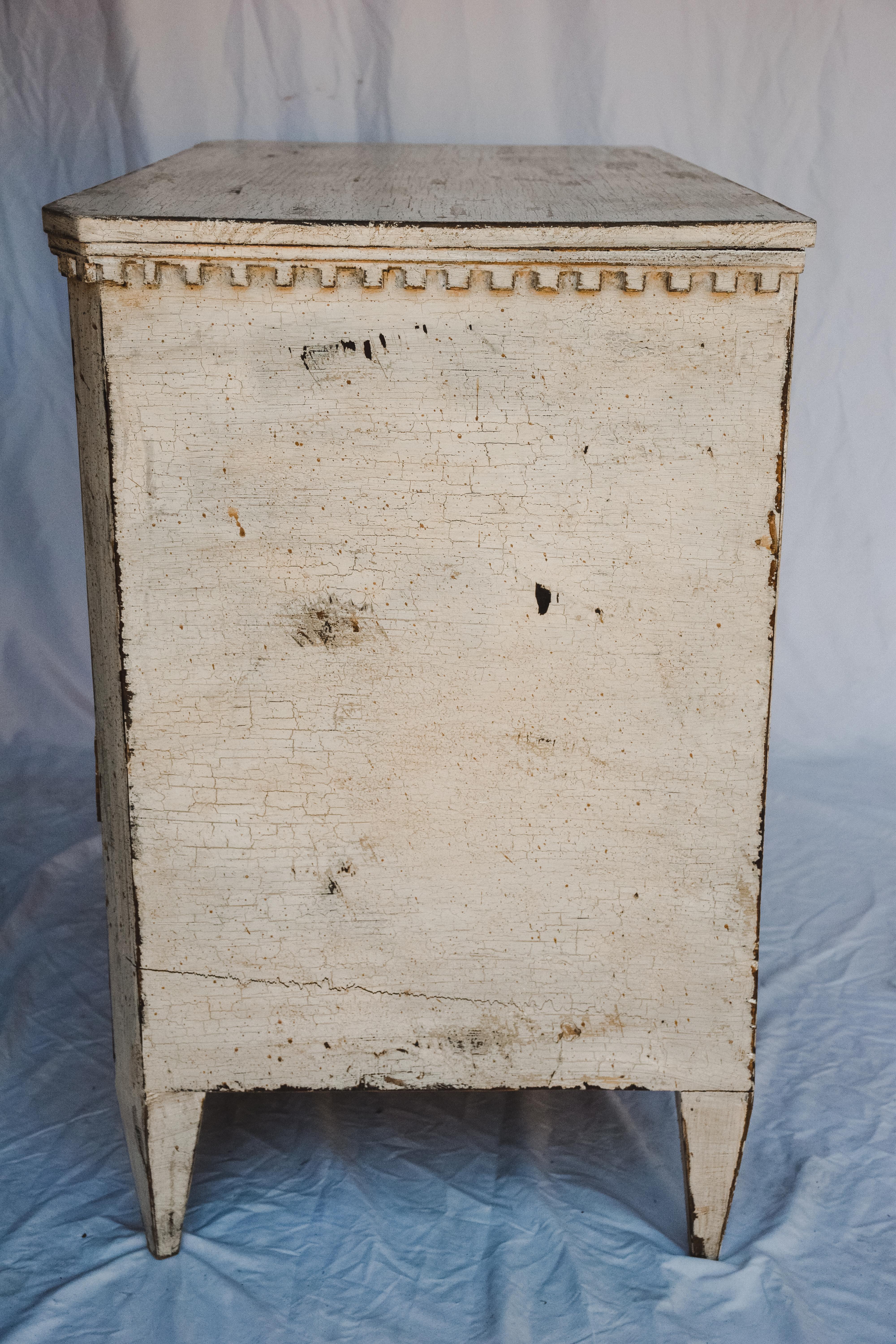 19th Century Swedish Gustavian Chest of Drawers For Sale 8
