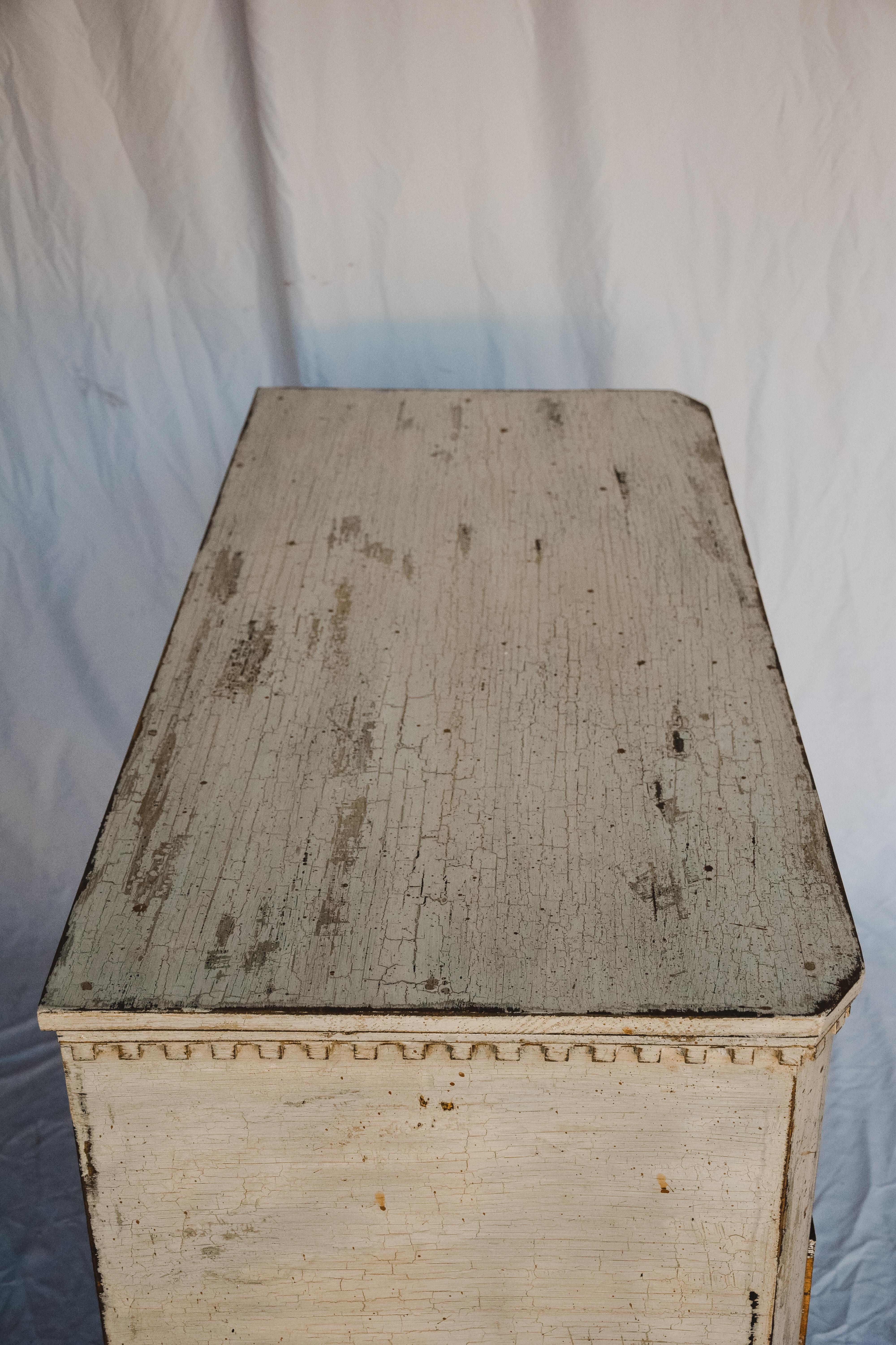 French 19th Century Swedish Gustavian Chest of Drawers For Sale
