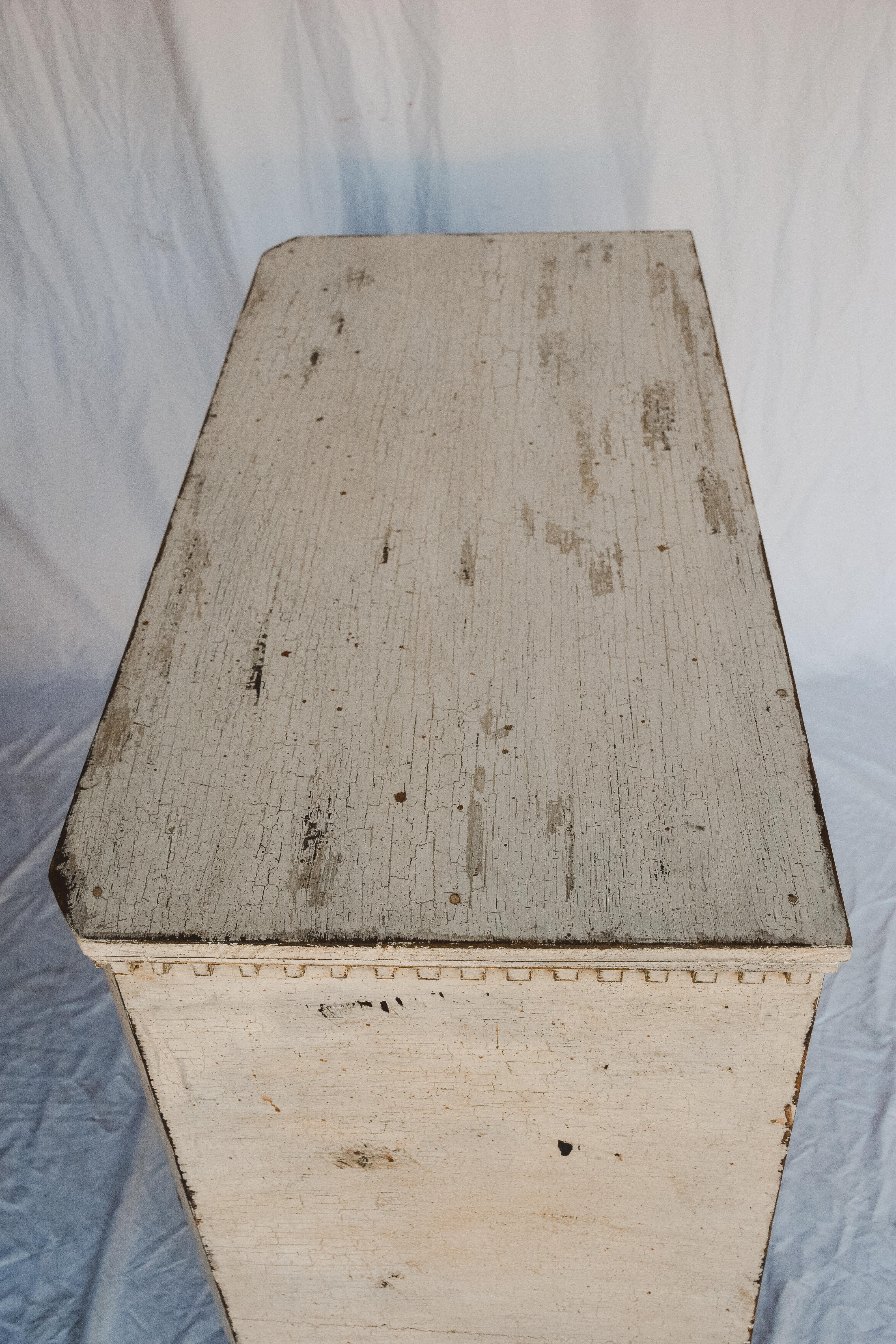 19th Century Swedish Gustavian Chest of Drawers In Good Condition For Sale In Houston, TX