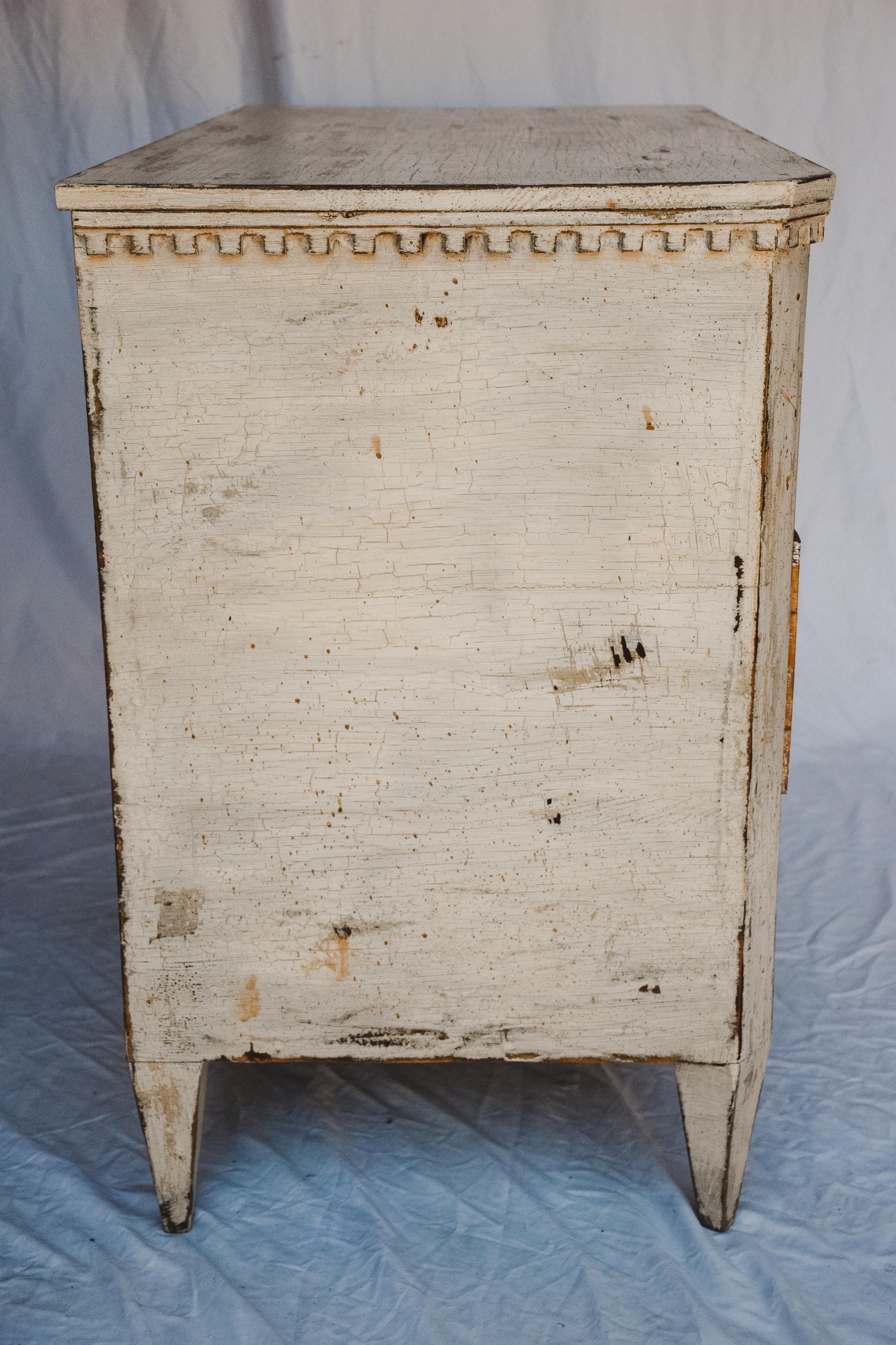 19th Century Swedish Gustavian Chest of Drawers For Sale 3