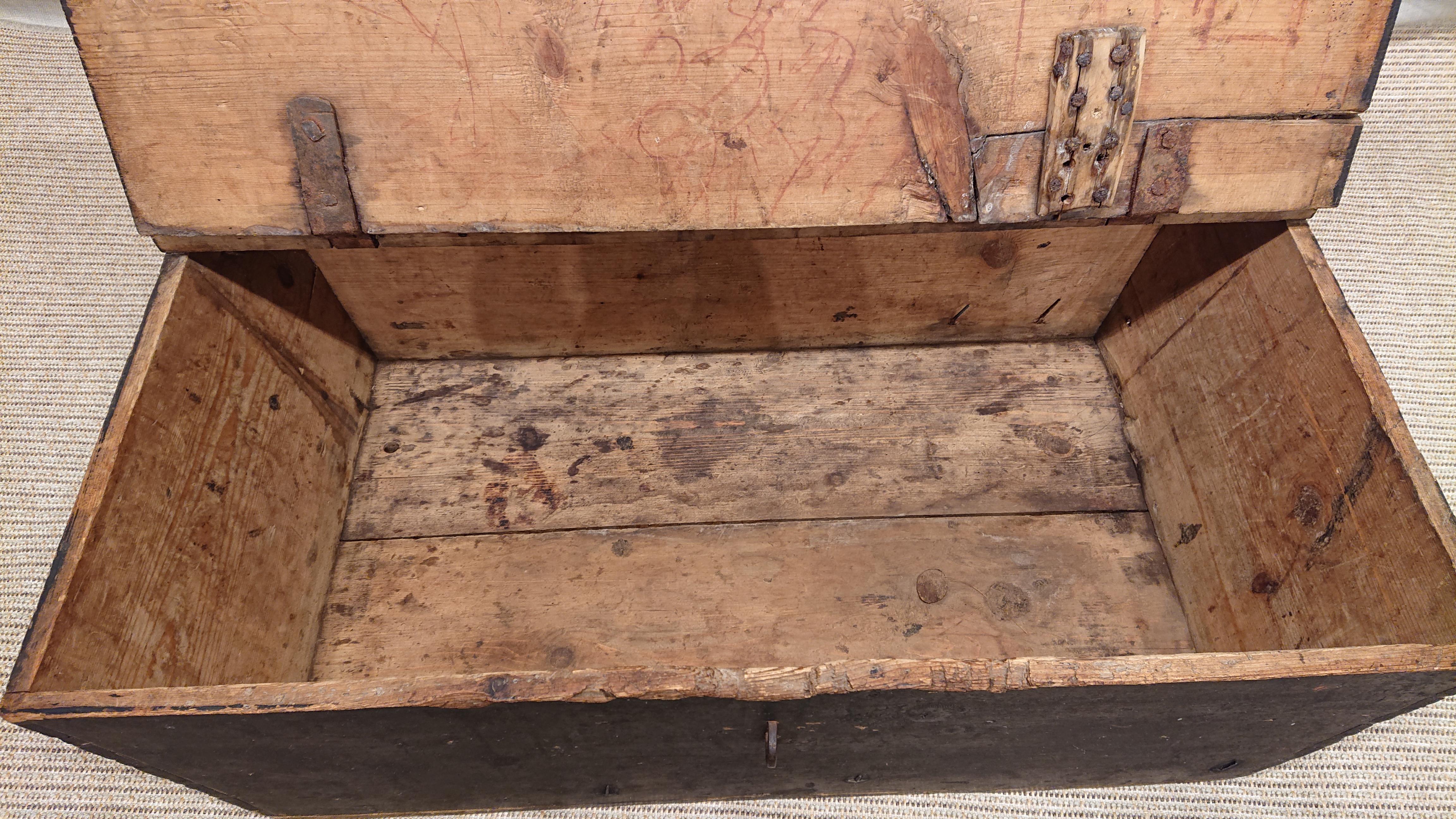 19th Century Swedish Chest / Trunk with Original Paint from Northern Sweden 6