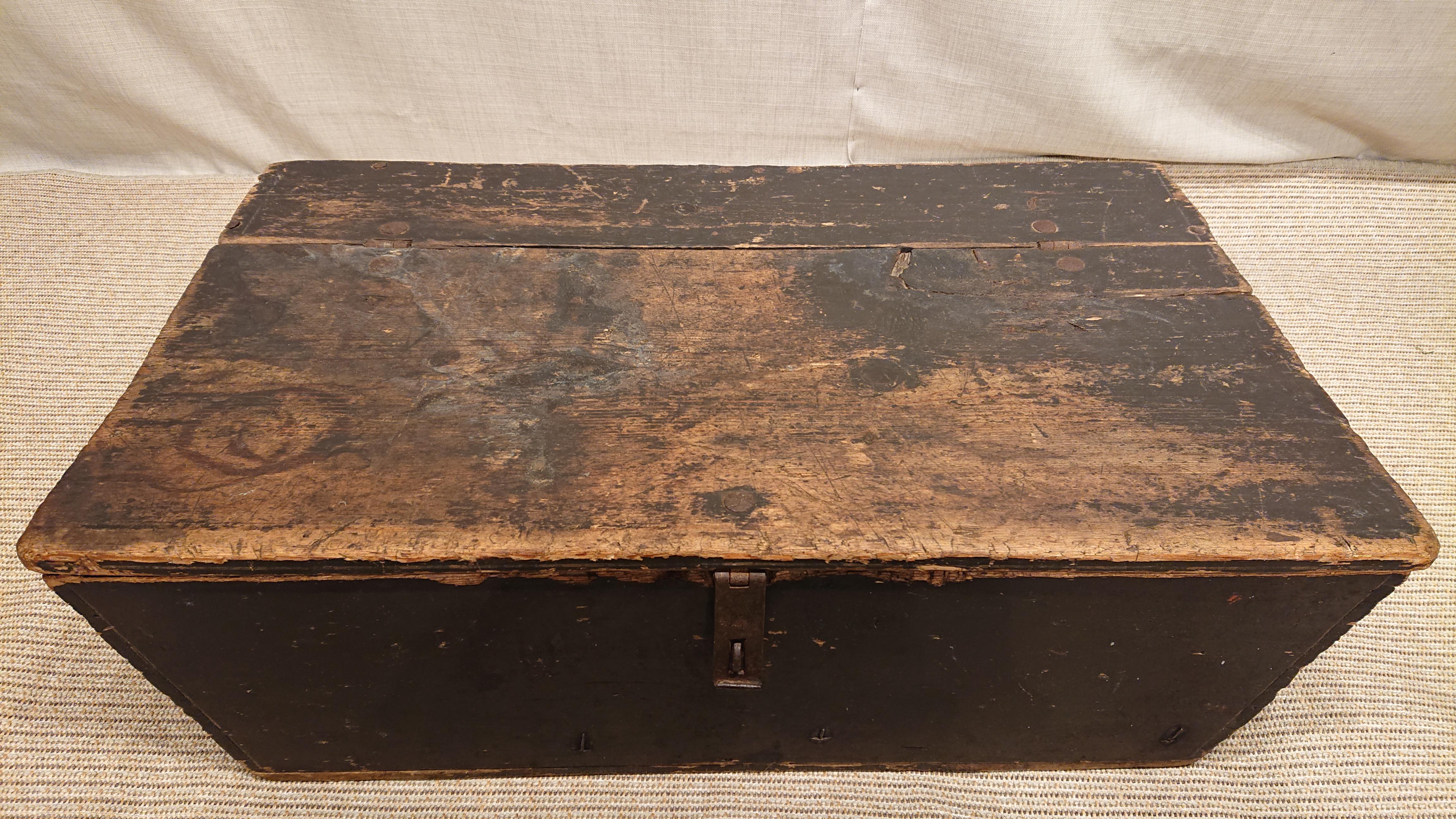 19th Century Swedish Chest / Trunk with Original Paint from Northern Sweden 9