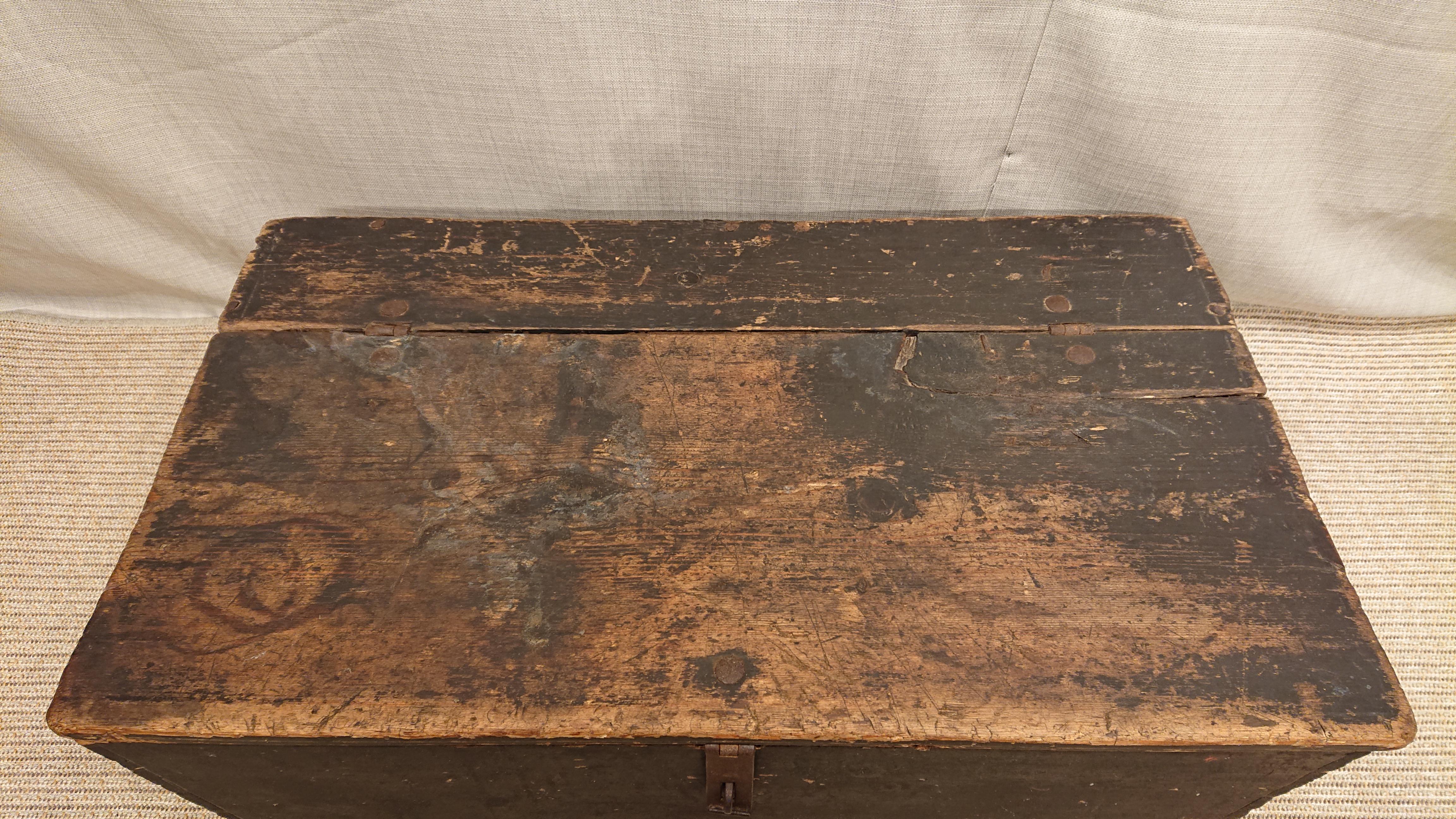 Pine 19th Century Swedish Chest / Trunk with Original Paint from Northern Sweden