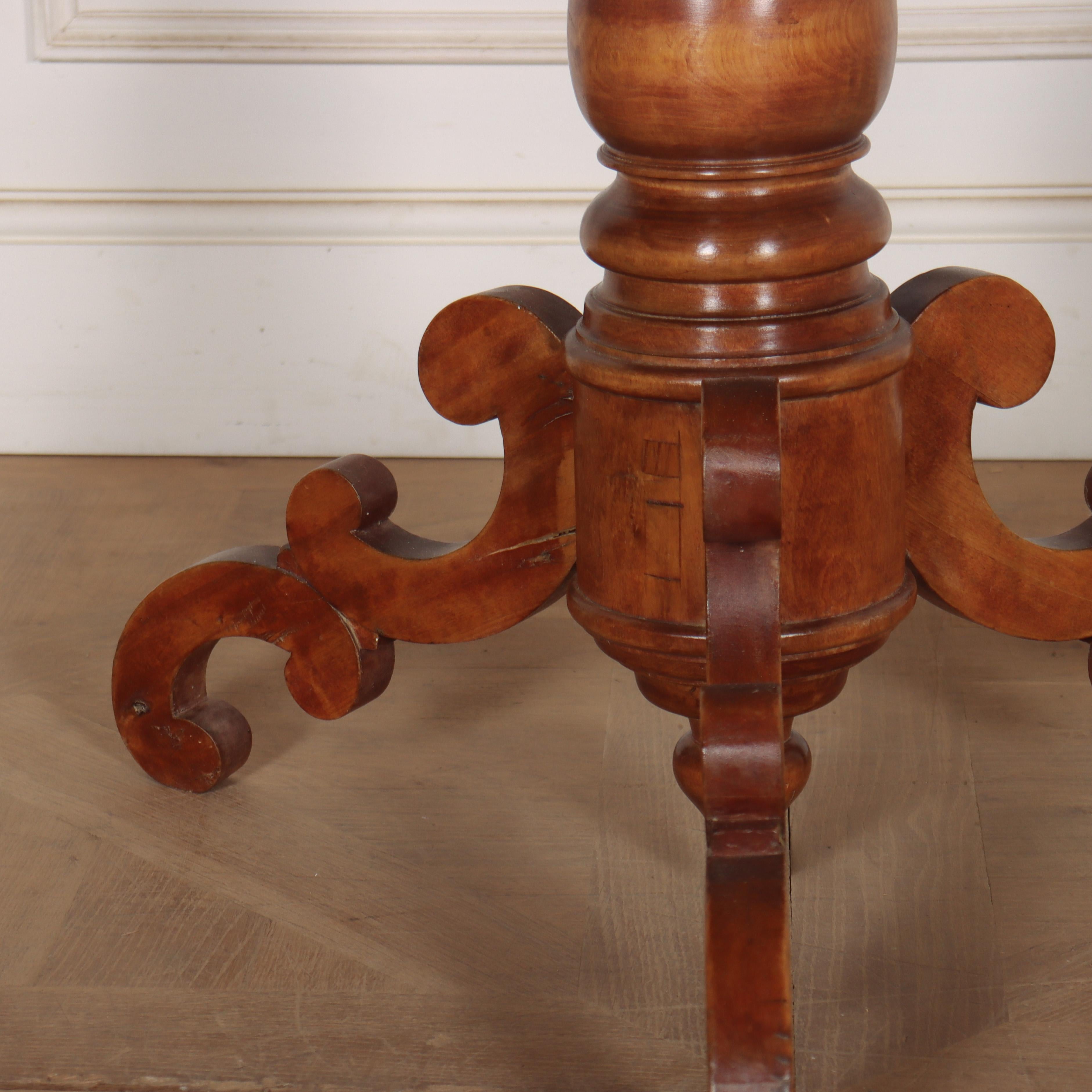 XIX secolo 19th Century Swedish Circular Lamp Table in vendita