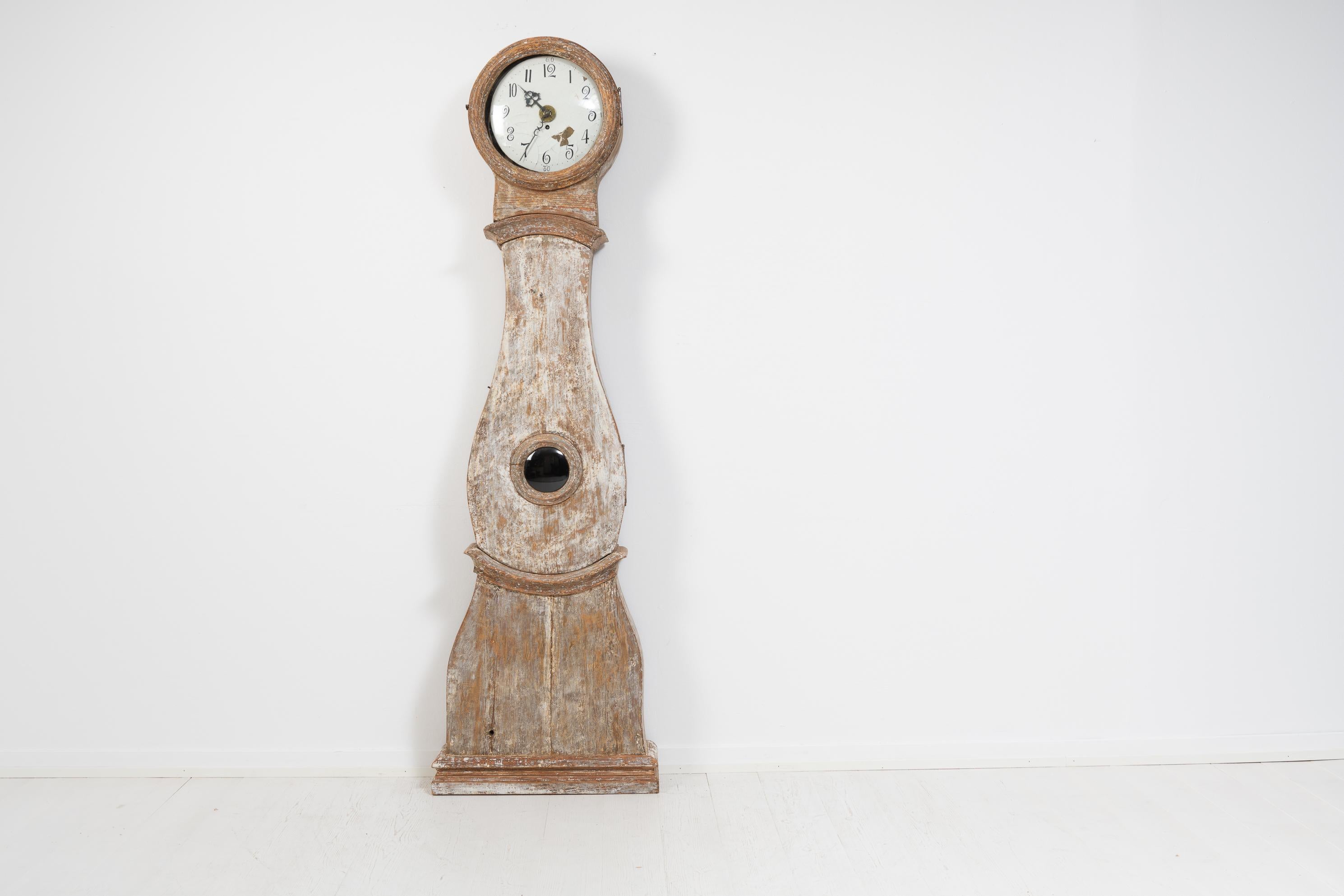 Horloge à boîtier long rococo classique suédoise du 19ème siècle Bon état - En vente à Kramfors, SE