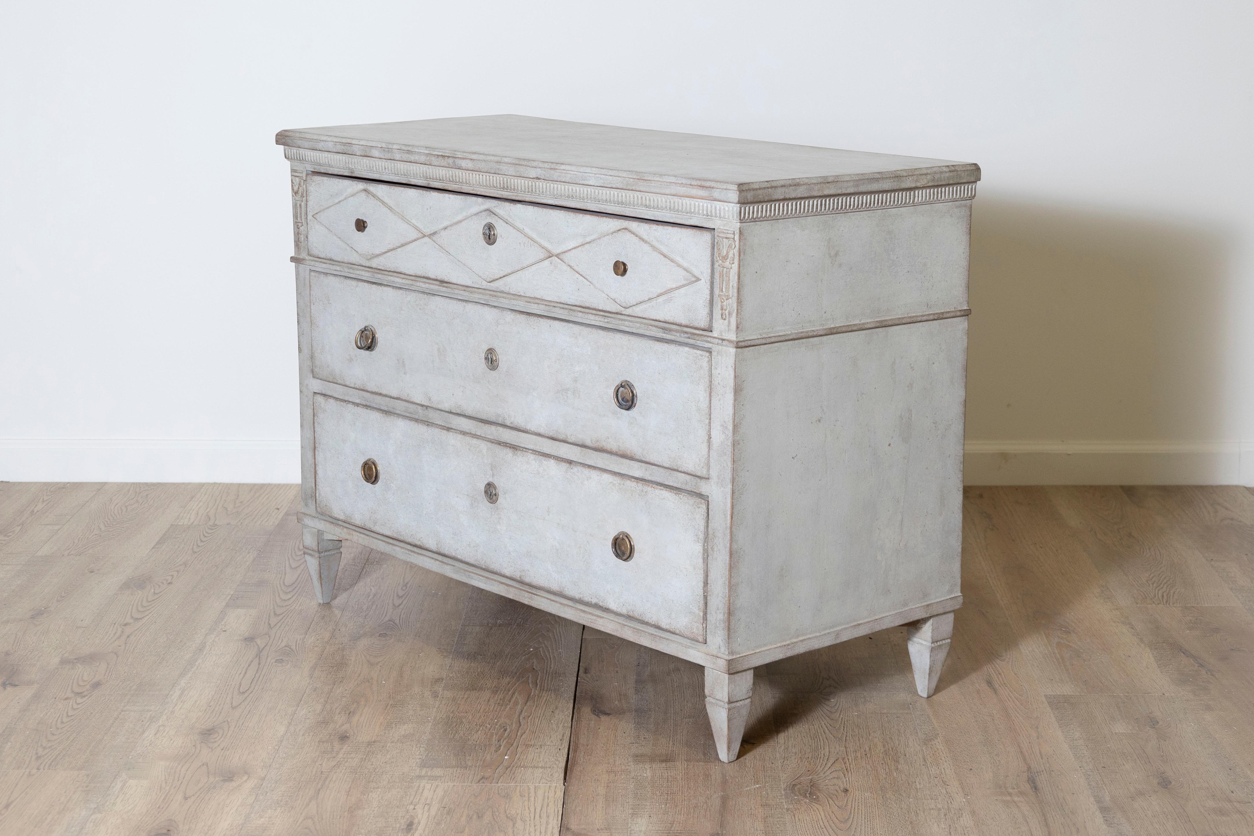 Commode svedese del XIX secolo, circa 1860 In condizioni buone in vendita a Atlanta, GA