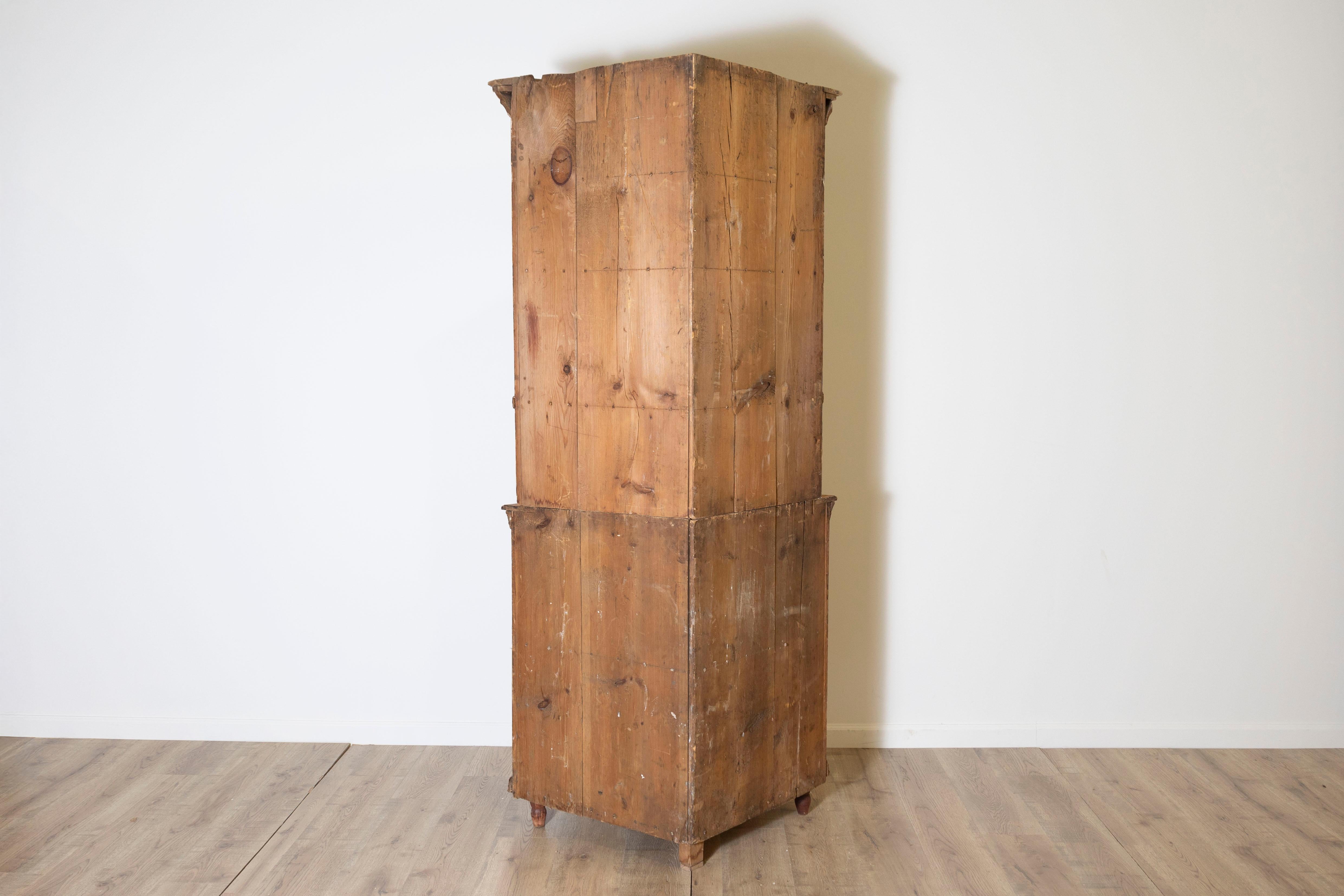 Armoire d'angle suédoise du 19ème siècle, vers 1830 en vente 2