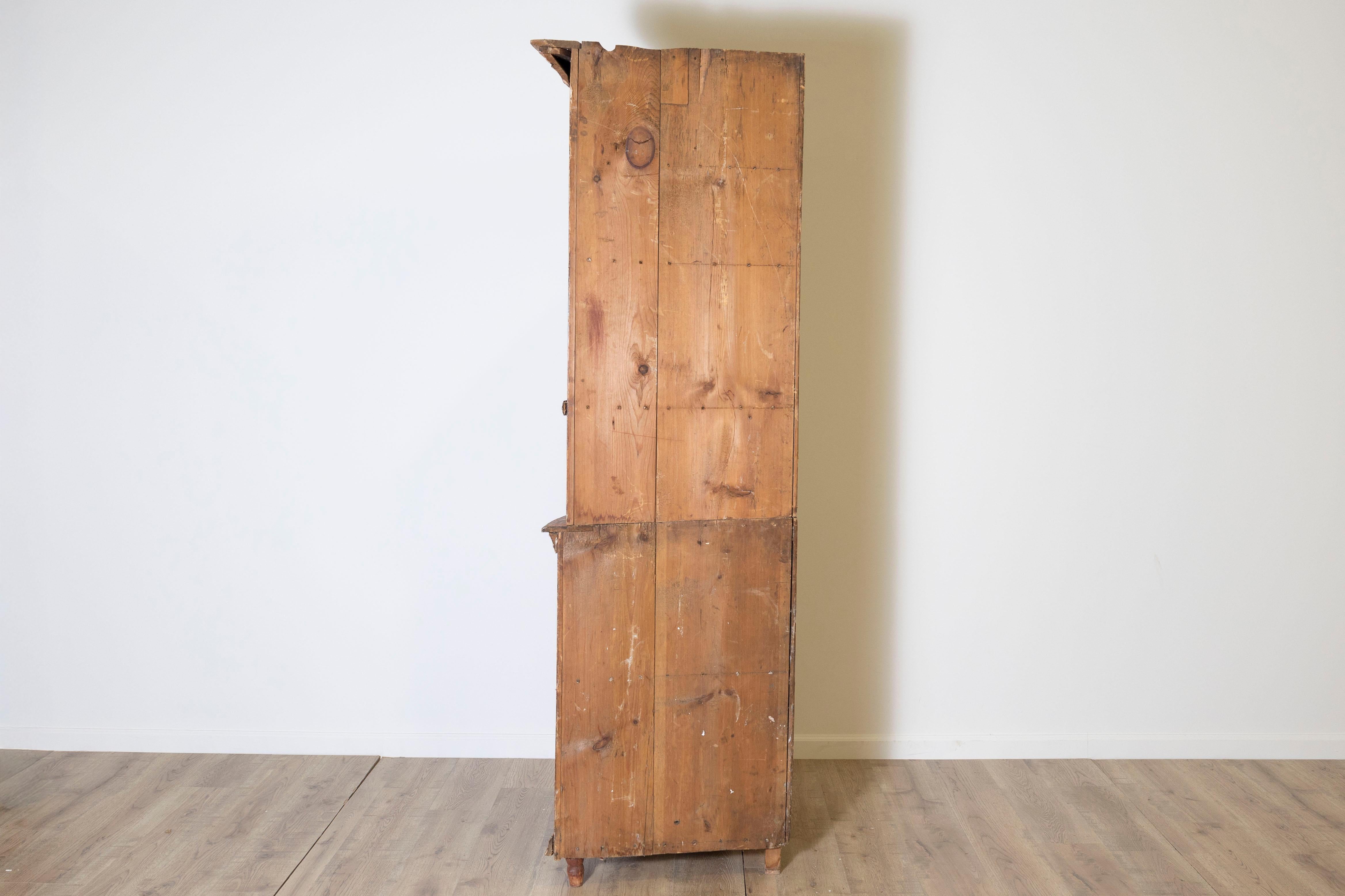Armoire d'angle suédoise du 19ème siècle, vers 1830 en vente 1