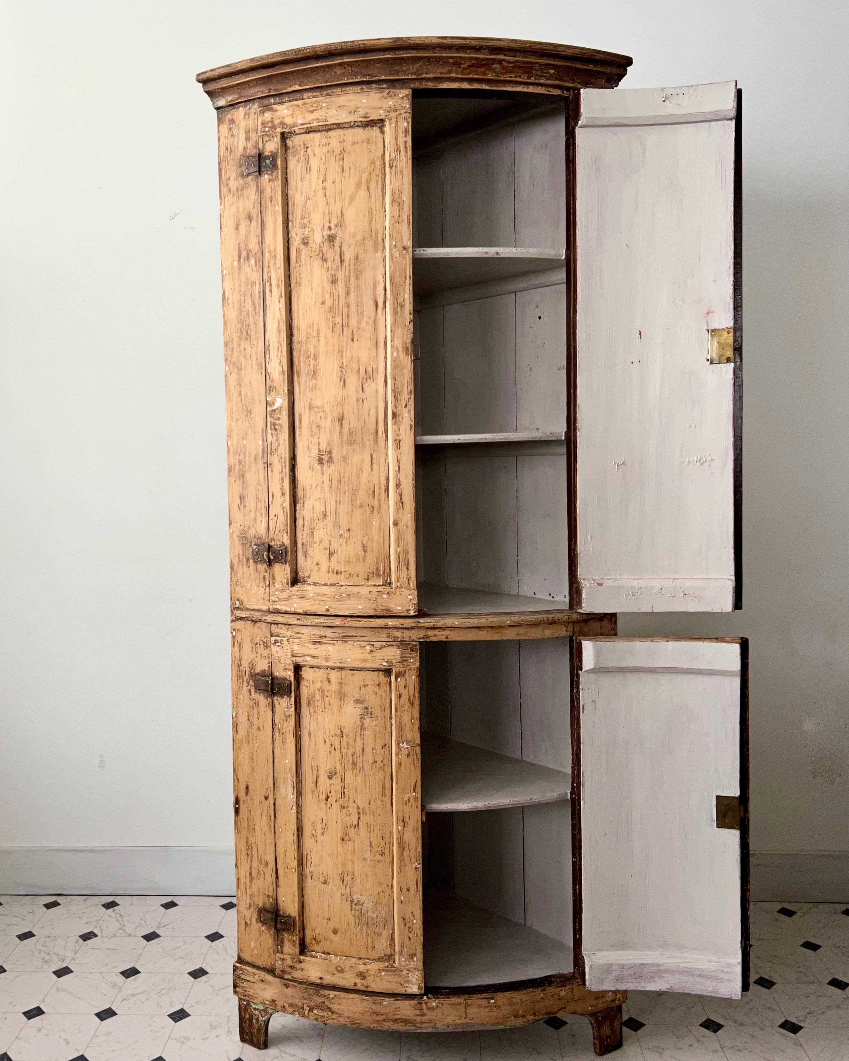 Pine 19th century Swedish Corner Cabinet For Sale
