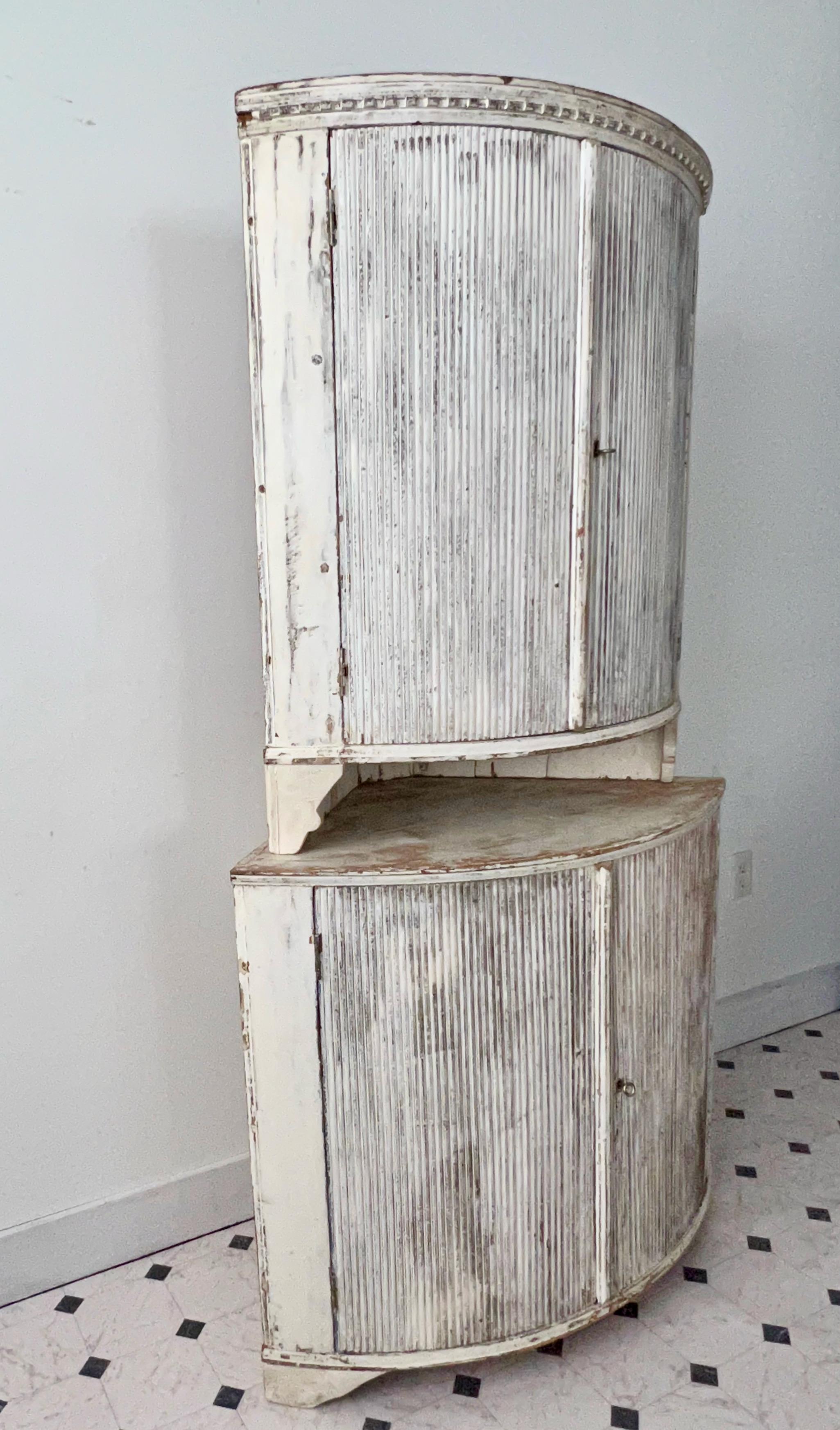 19th Century Swedish Corner Cupboard In Good Condition For Sale In Charleston, SC