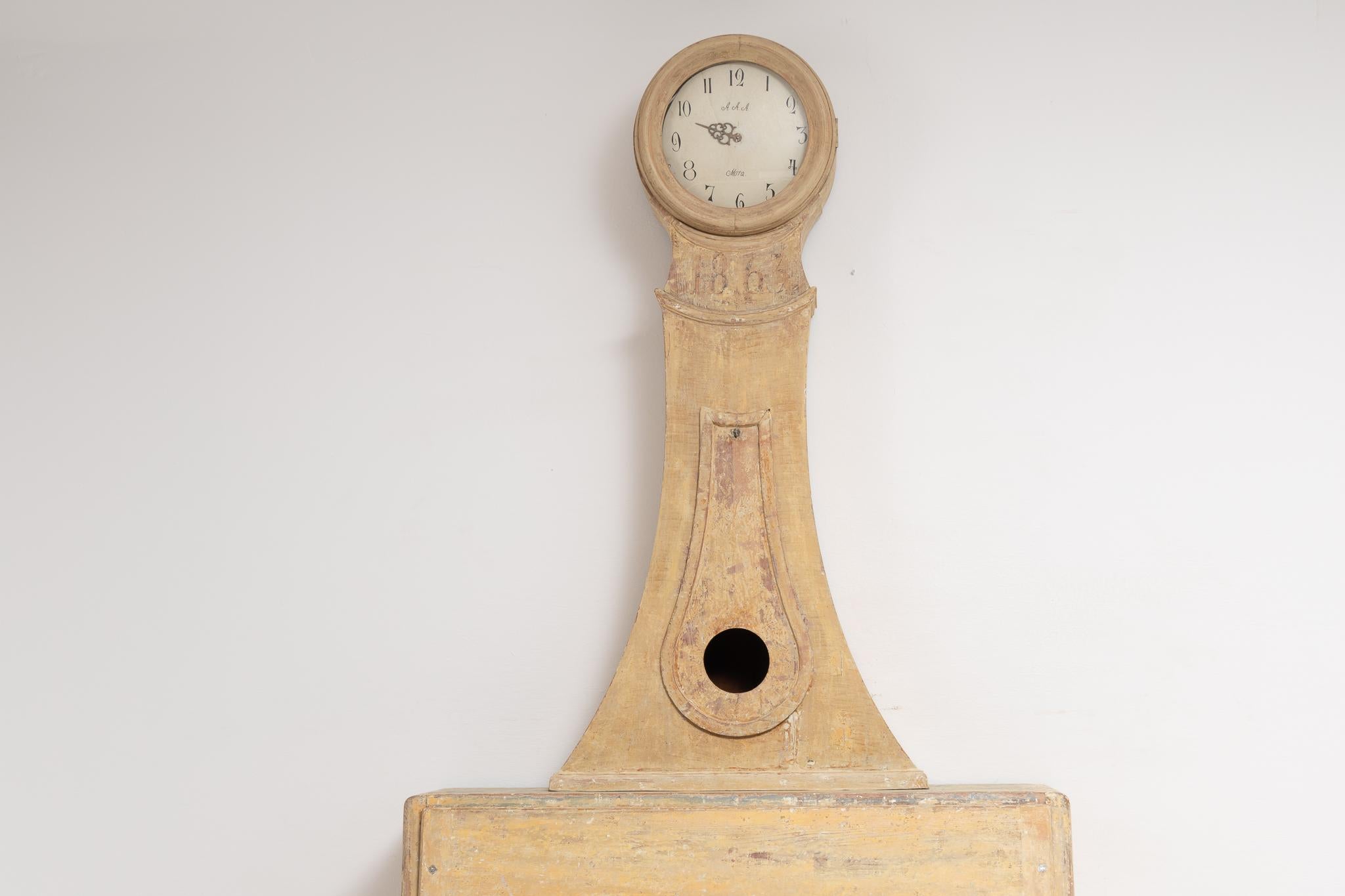 Cabinet d'horloge de bureau en pin de campagne suédois du 19ème siècle Bon état à Kramfors, SE