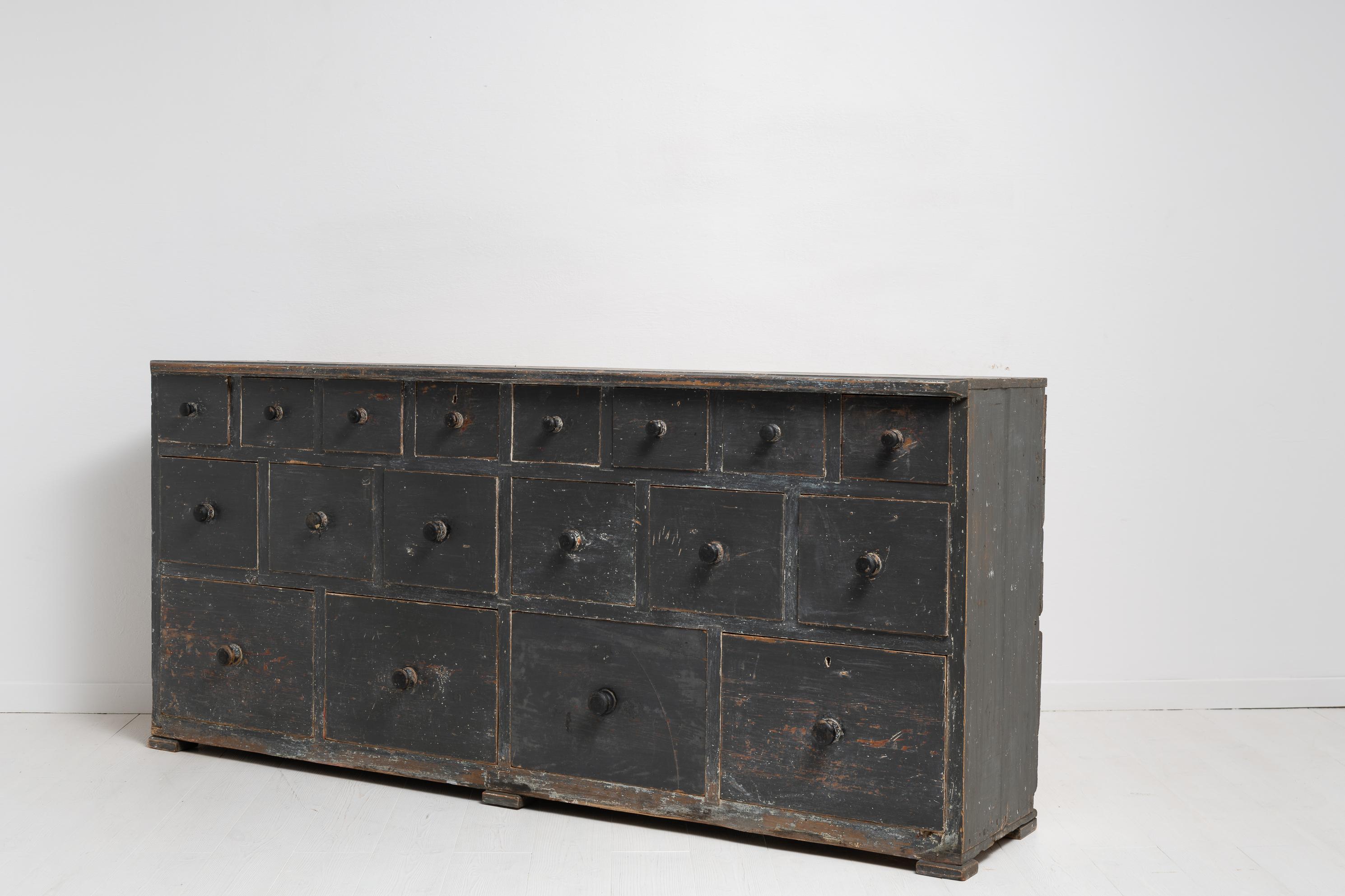 19th Century Swedish Country Pine Unusual Bank of Drawers In Good Condition In Kramfors, SE