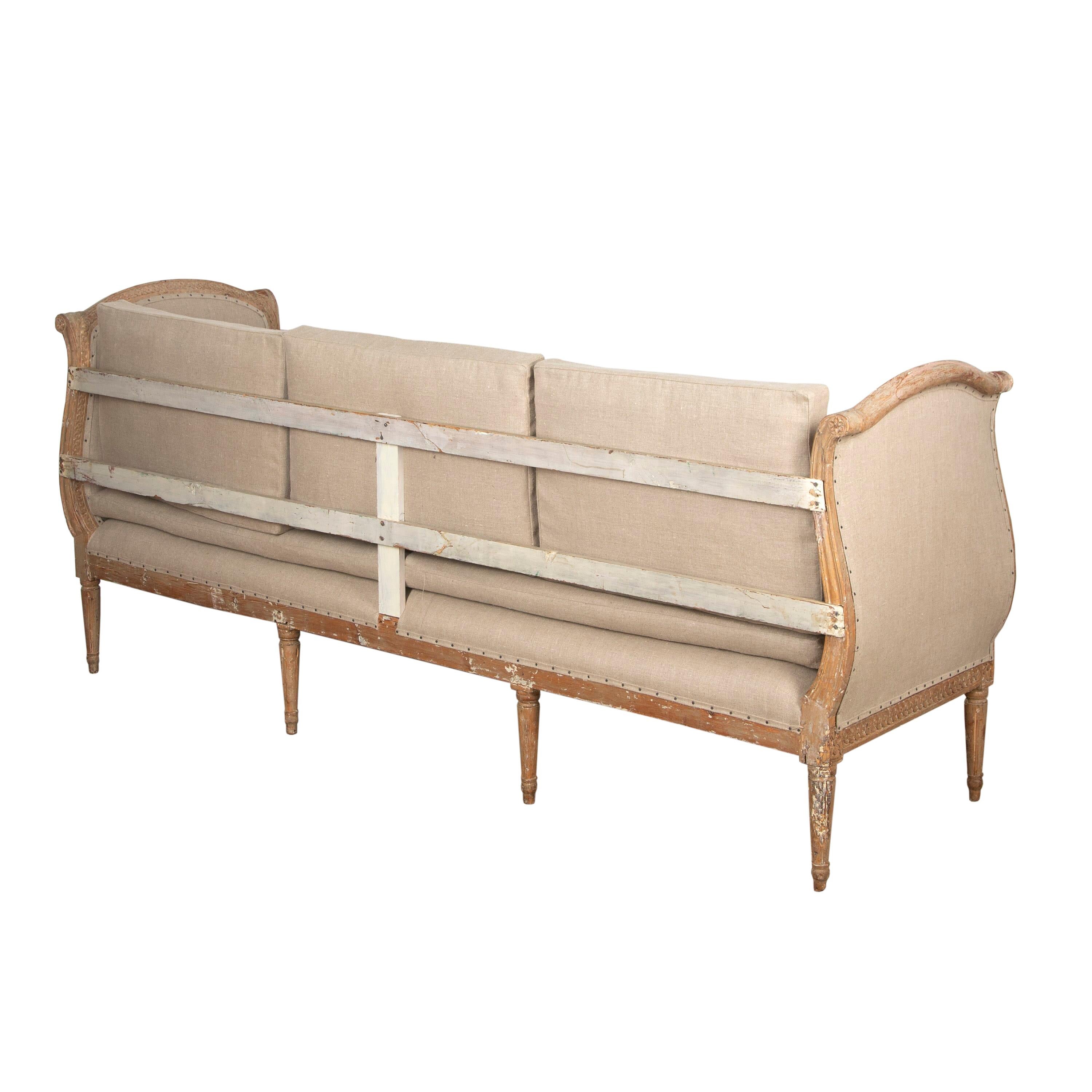 Swedish 19th century daybed with carved decorative detailing throughout. This elegant daybed has the refined neoclassical style that defined the Gustavian era. The carved wood frame features curved sides, each with hand-carved details. This daybed
