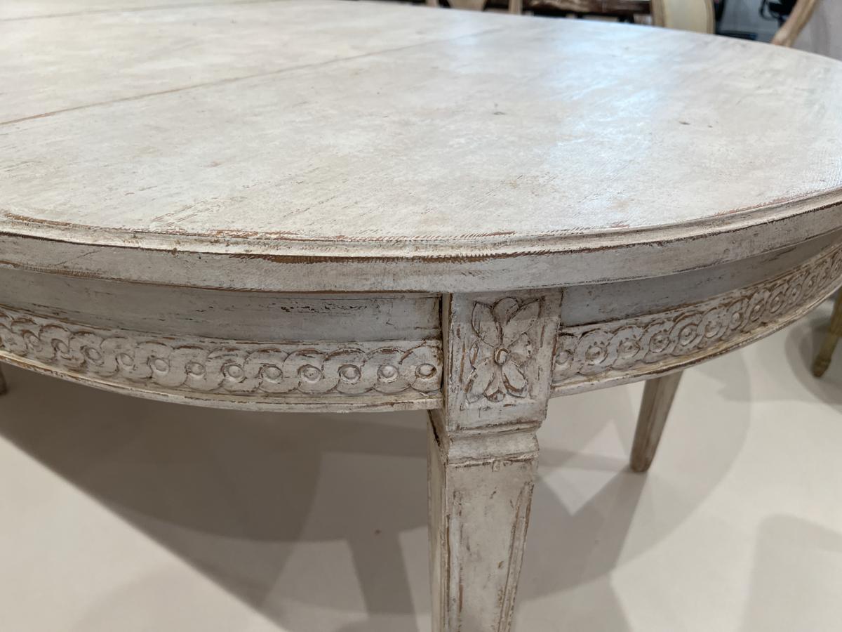 19th Century Swedish Dining Table with 3 Leaves 2