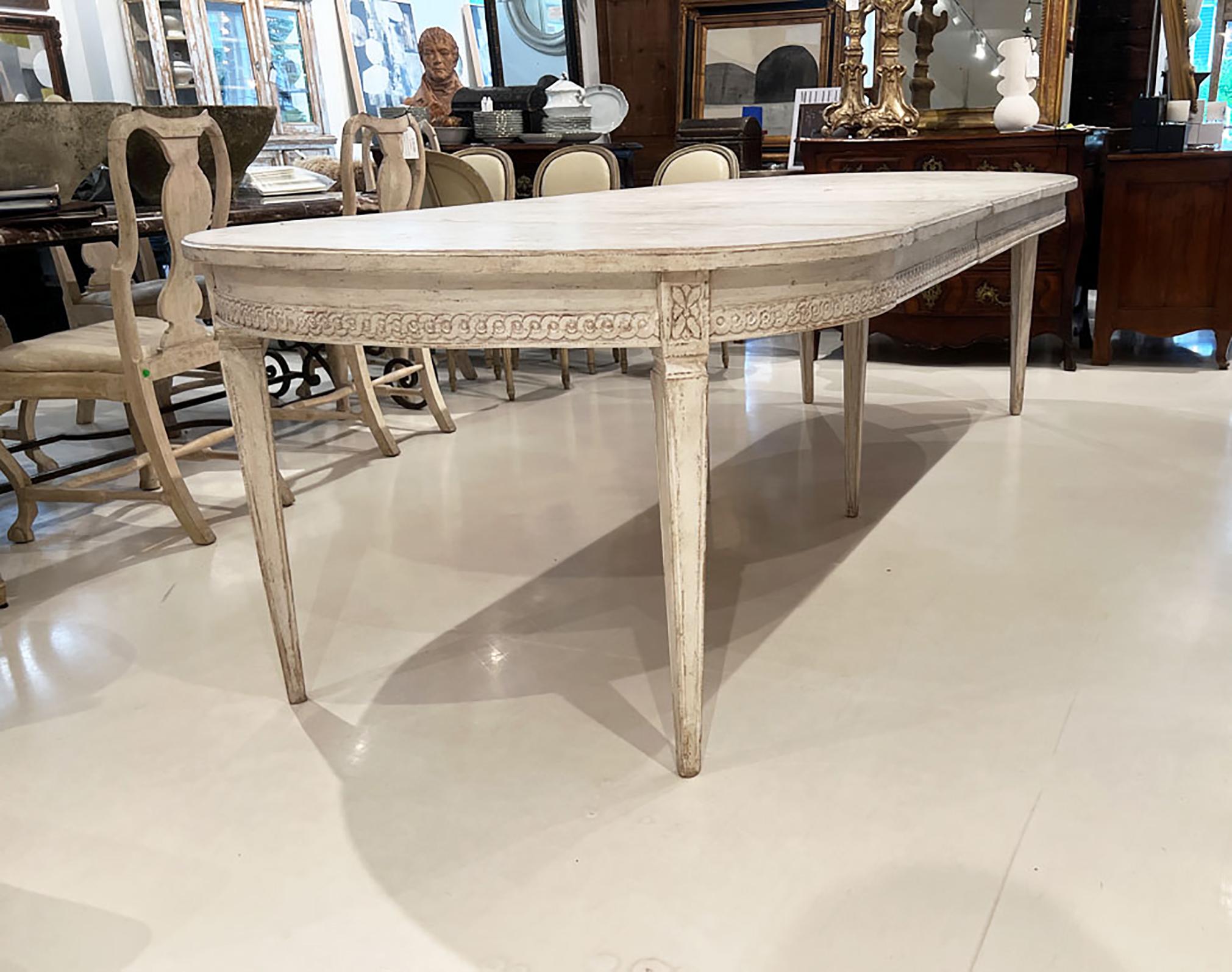 19th Century Swedish Dining Table with 3 Leaves 3