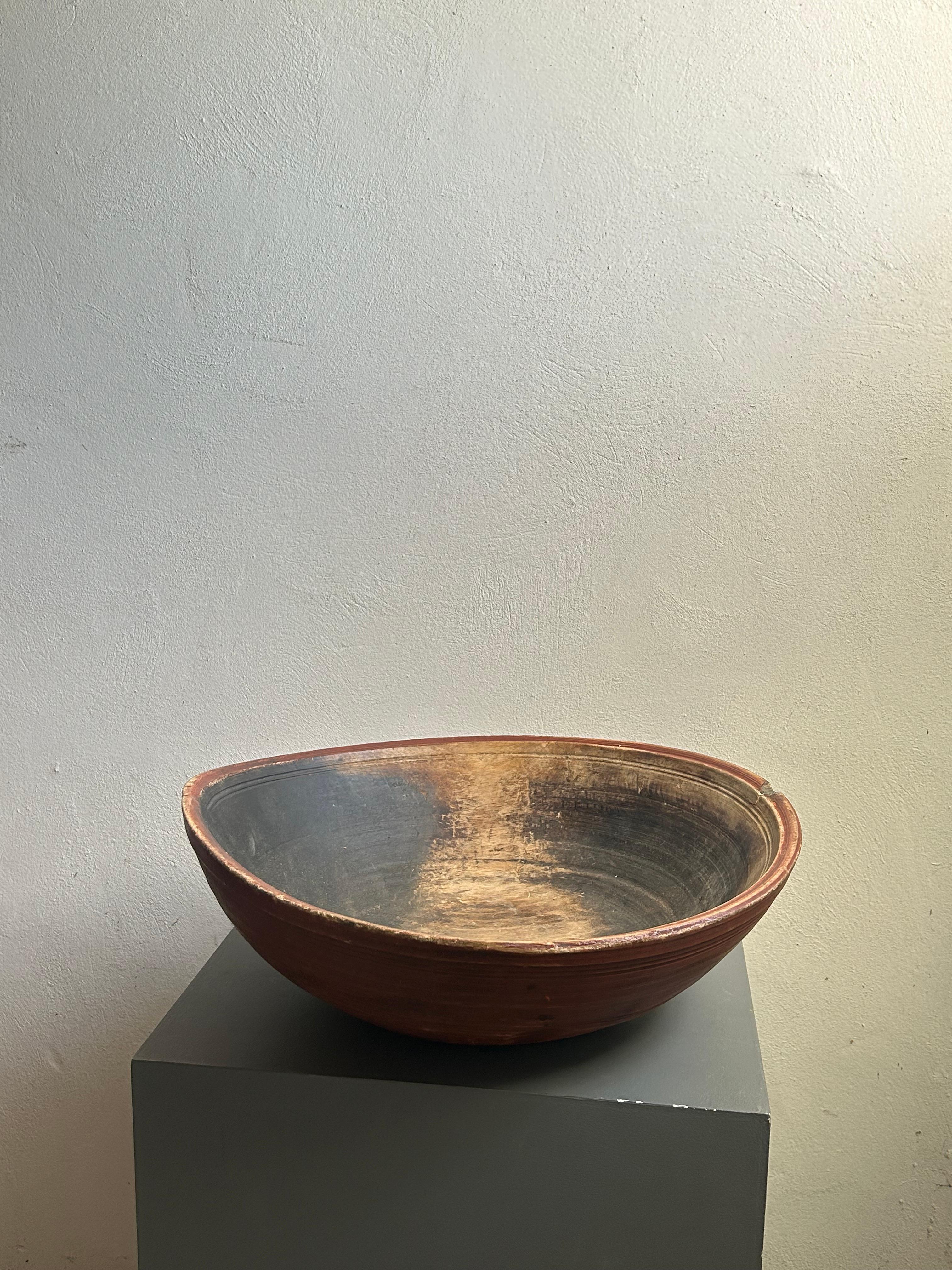 19th Century Swedish Dough Bowl with Original Red Paint For Sale 2