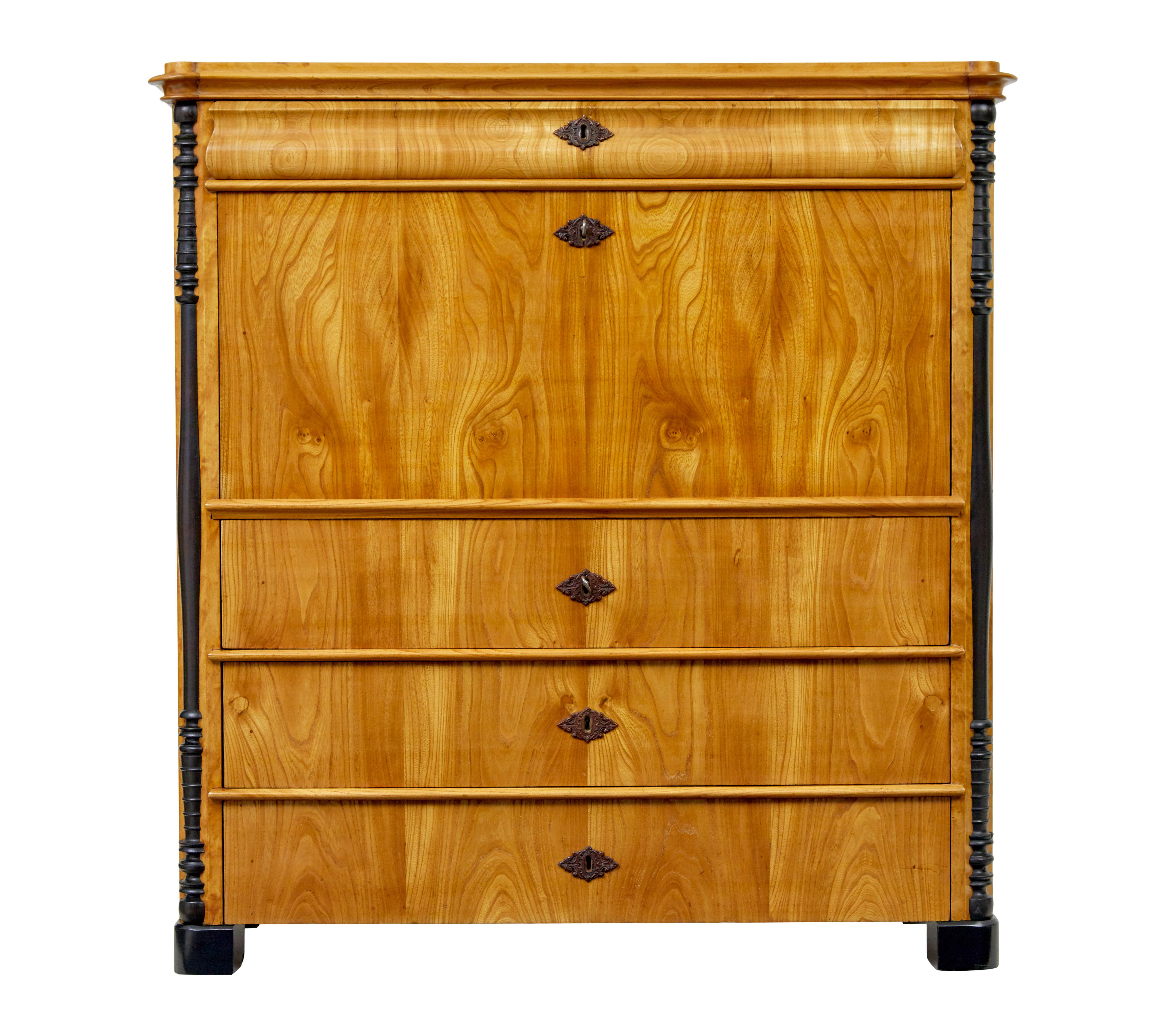 Biedermeier Scrittoio svedese in olmo e betulla del XIX secolo in vendita