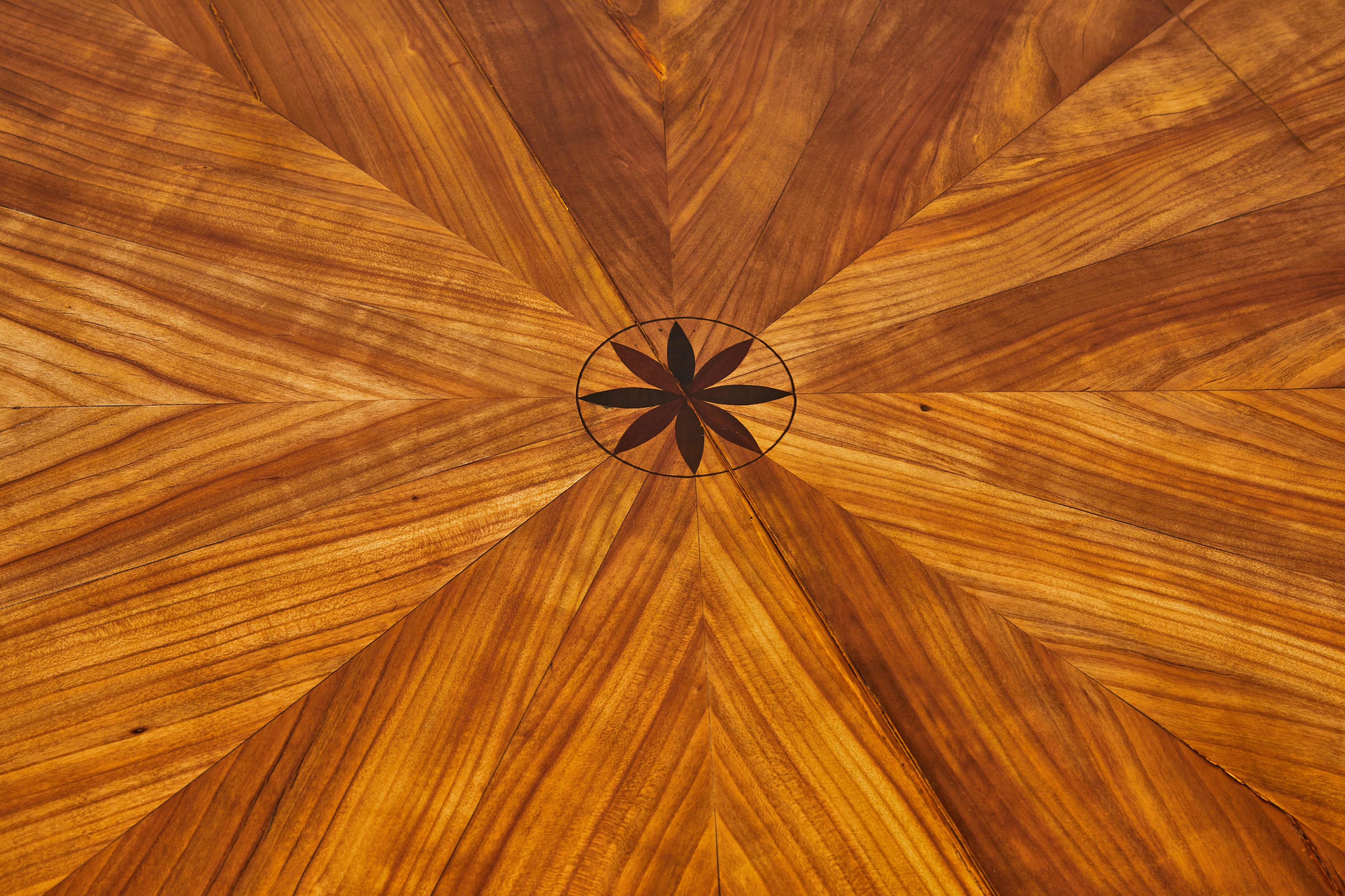 19th Century Swedish Elm Biedermeier Dining Table In Good Condition In Pasadena, CA