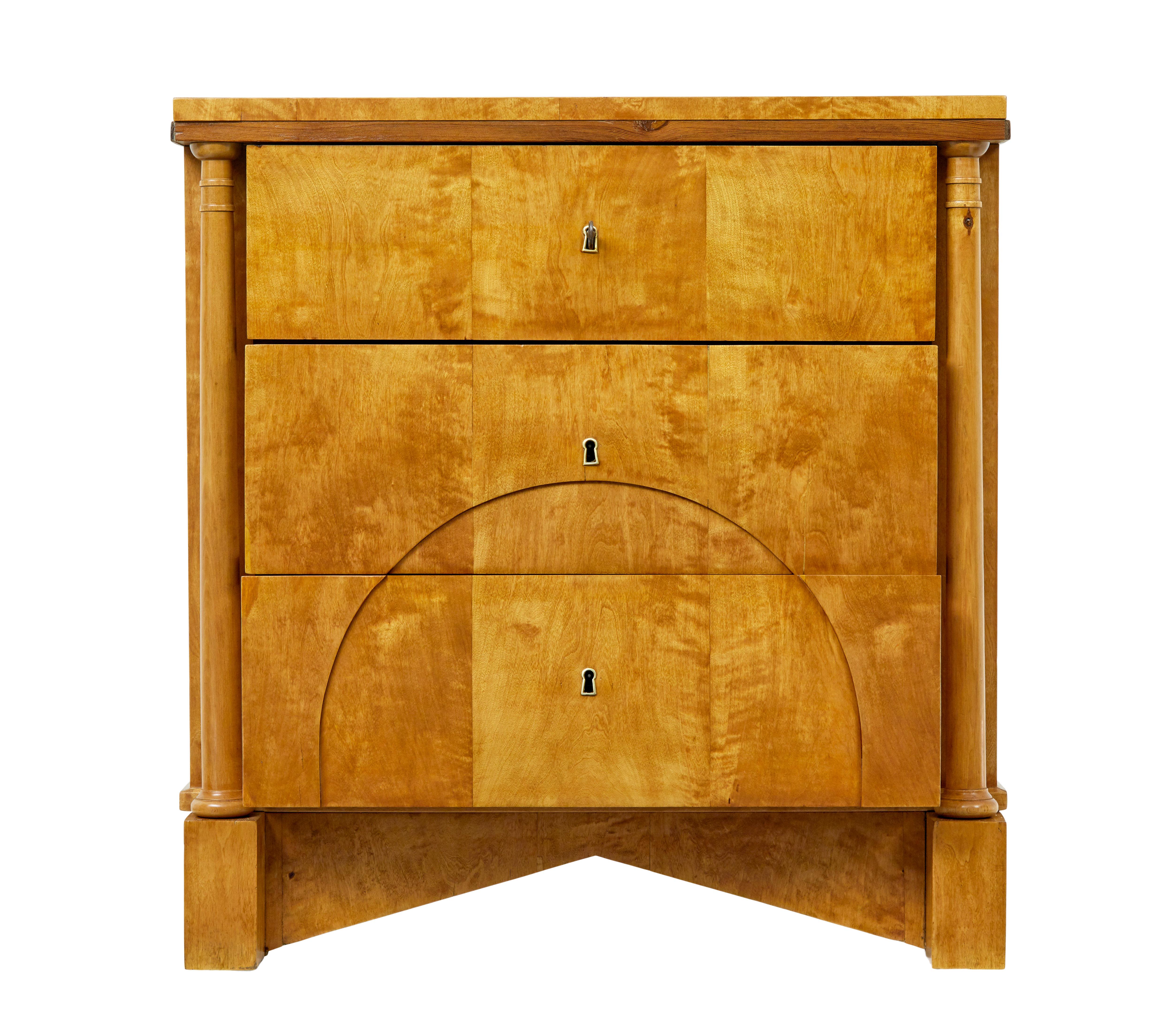 19th century Swedish empire birch chest of drawers Imperio en venta
