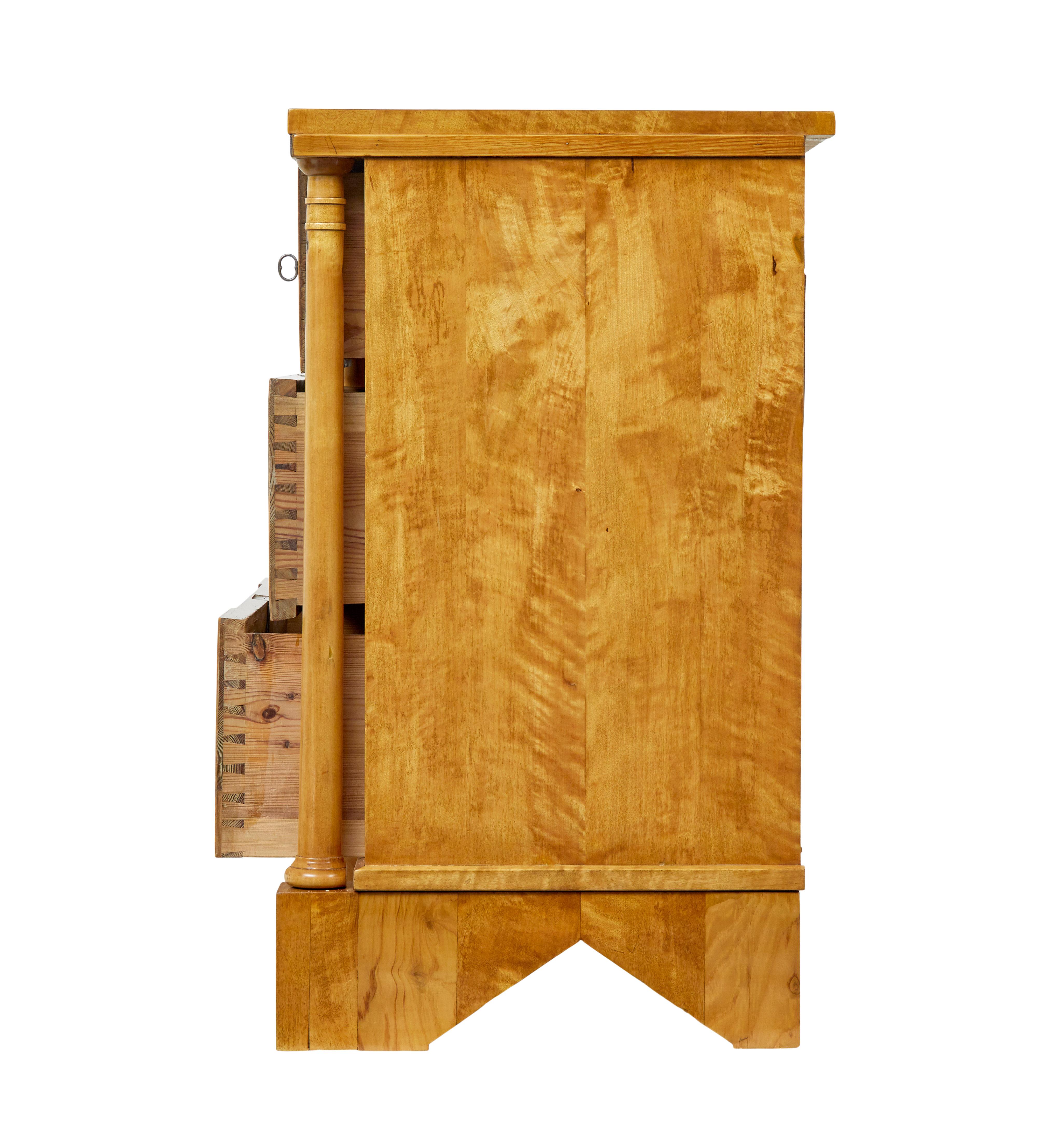 19th century Swedish empire birch chest of drawers Sueco en venta