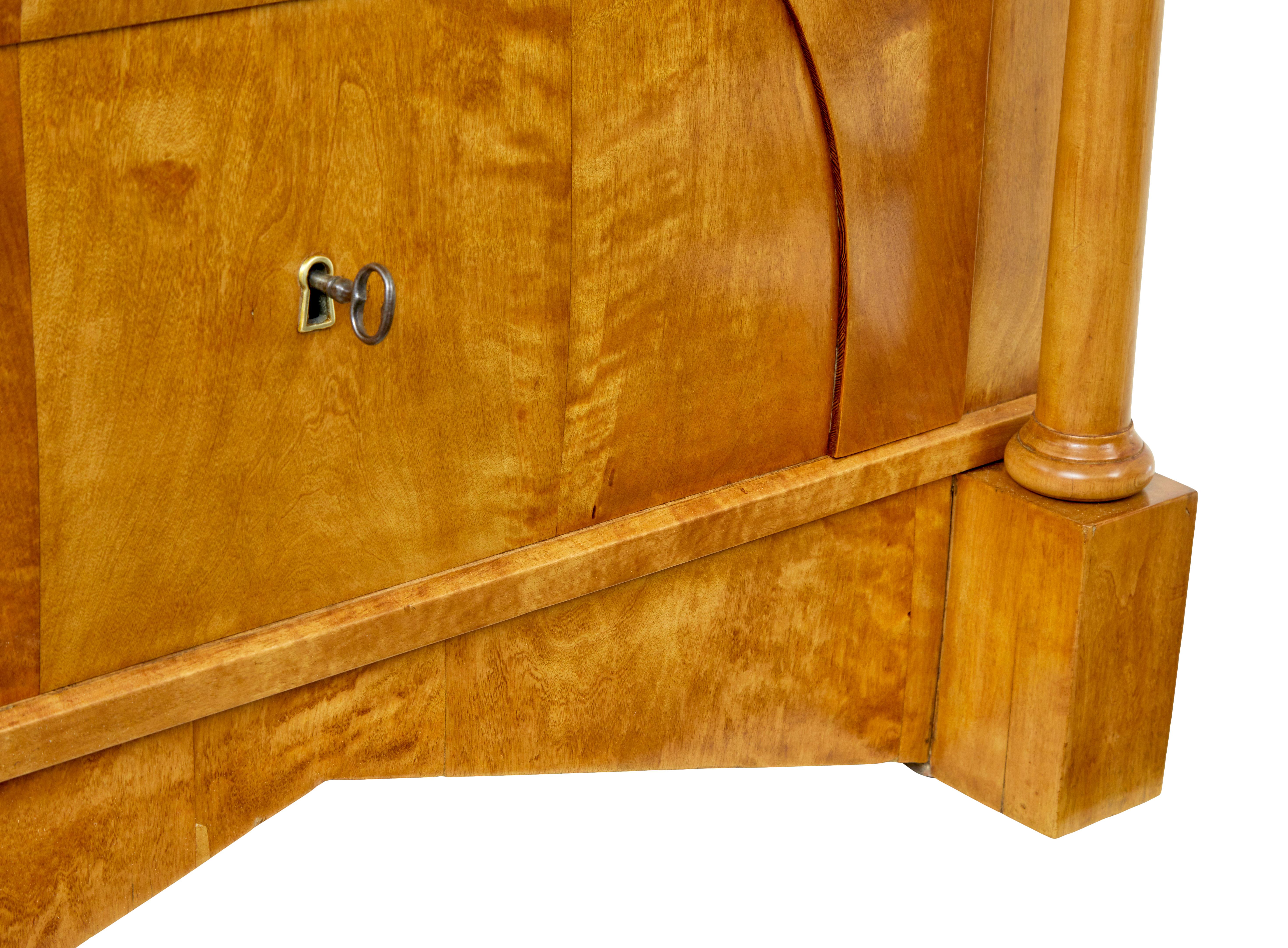 19th century Swedish empire birch chest of drawers Abedul en venta
